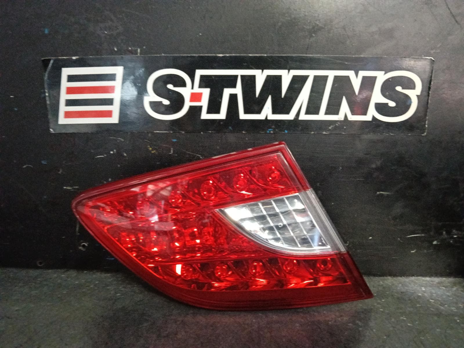Used auto part listing image: 2015 NISSAN PULSAR REAR GARNISH BOOTLID LAMP (LH SIDE), B17, SEDAN, 12/12-12/17 0000393990