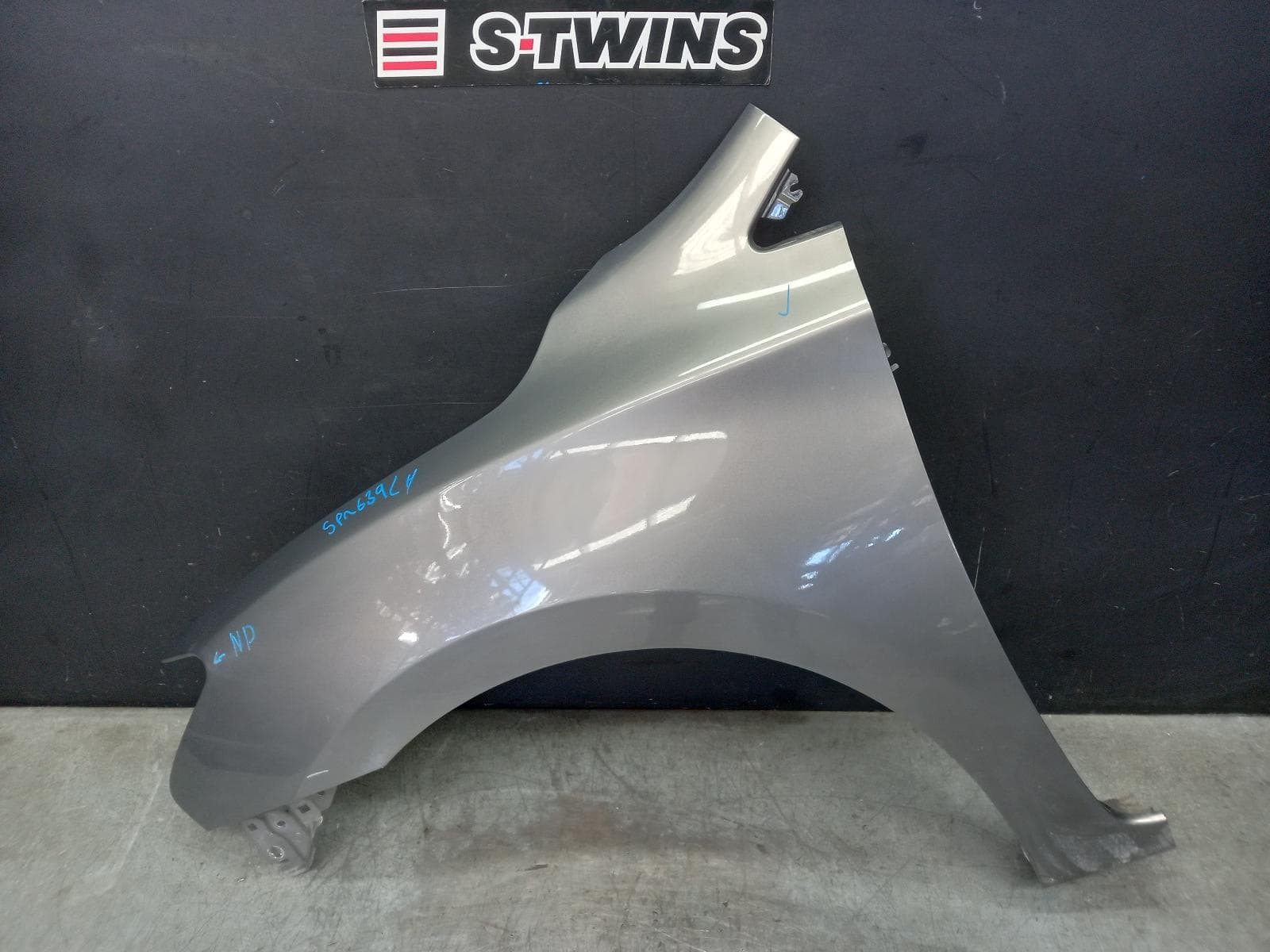 Used auto part listing image: 2015 NISSAN PULSAR LEFT GUARD B17, SEDAN, 12/12-12/17 0000394002