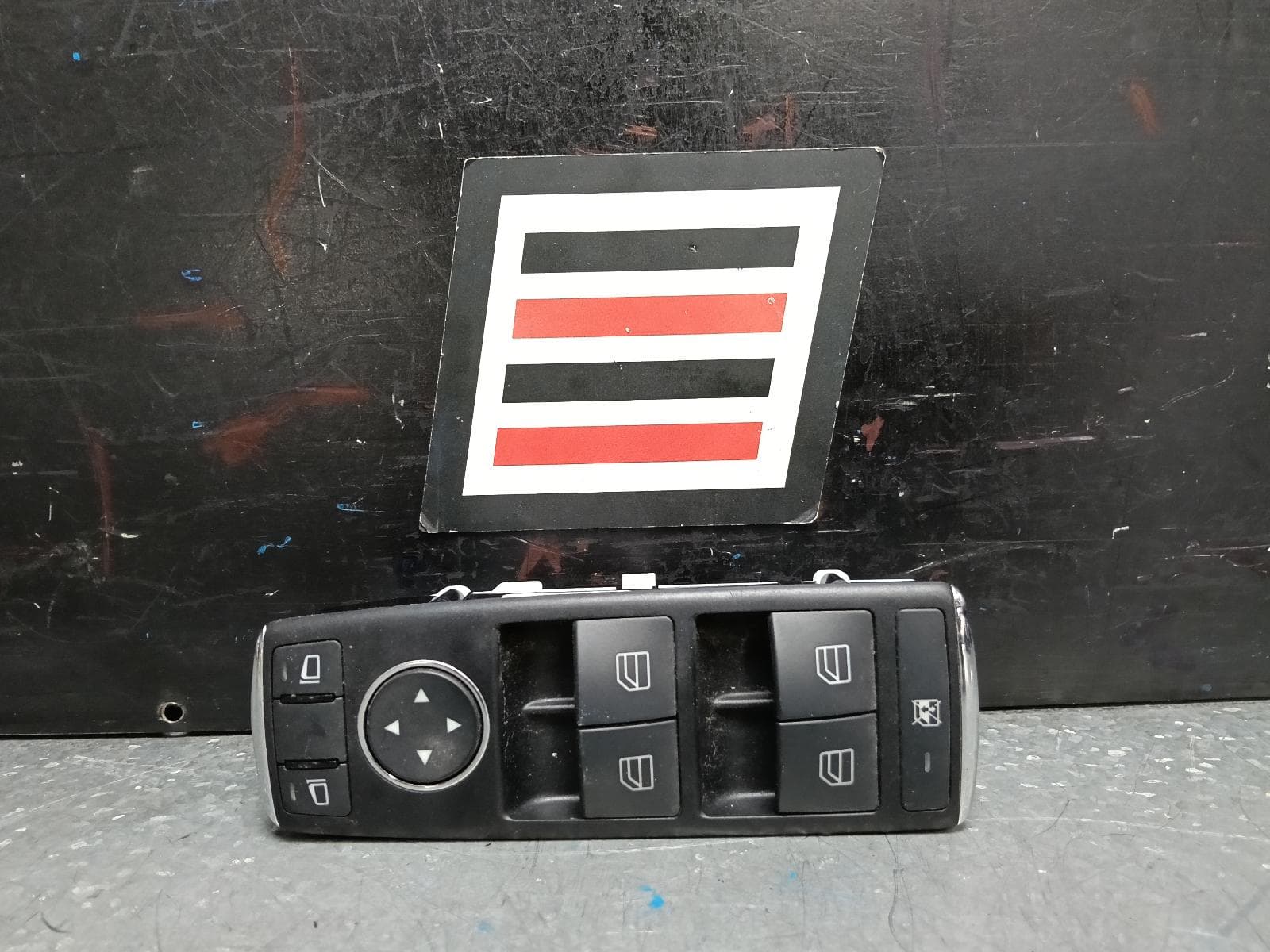 Used auto part listing image: 2013 MERCEDES C CLASS PWR DR WIND SWITCH RH FRONT (MASTER SWITCH), NON FOLDING MIRROR TYPE, S204/W204, WAGON/SEDAN, 05/11-07/14 0000381319