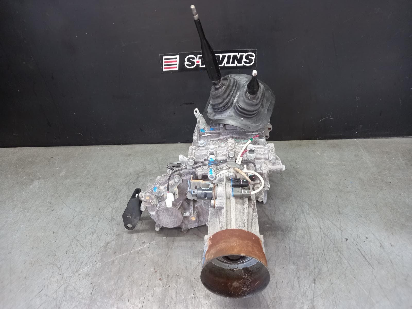 Used auto part listing image: 2014 MITSUBISHI TRITON TRANSFER CASE MANUAL T/M, 2.5, 4D56, 2 SWITCH TYPE (ON TOP), MN, 08/09-03/15 0000387714