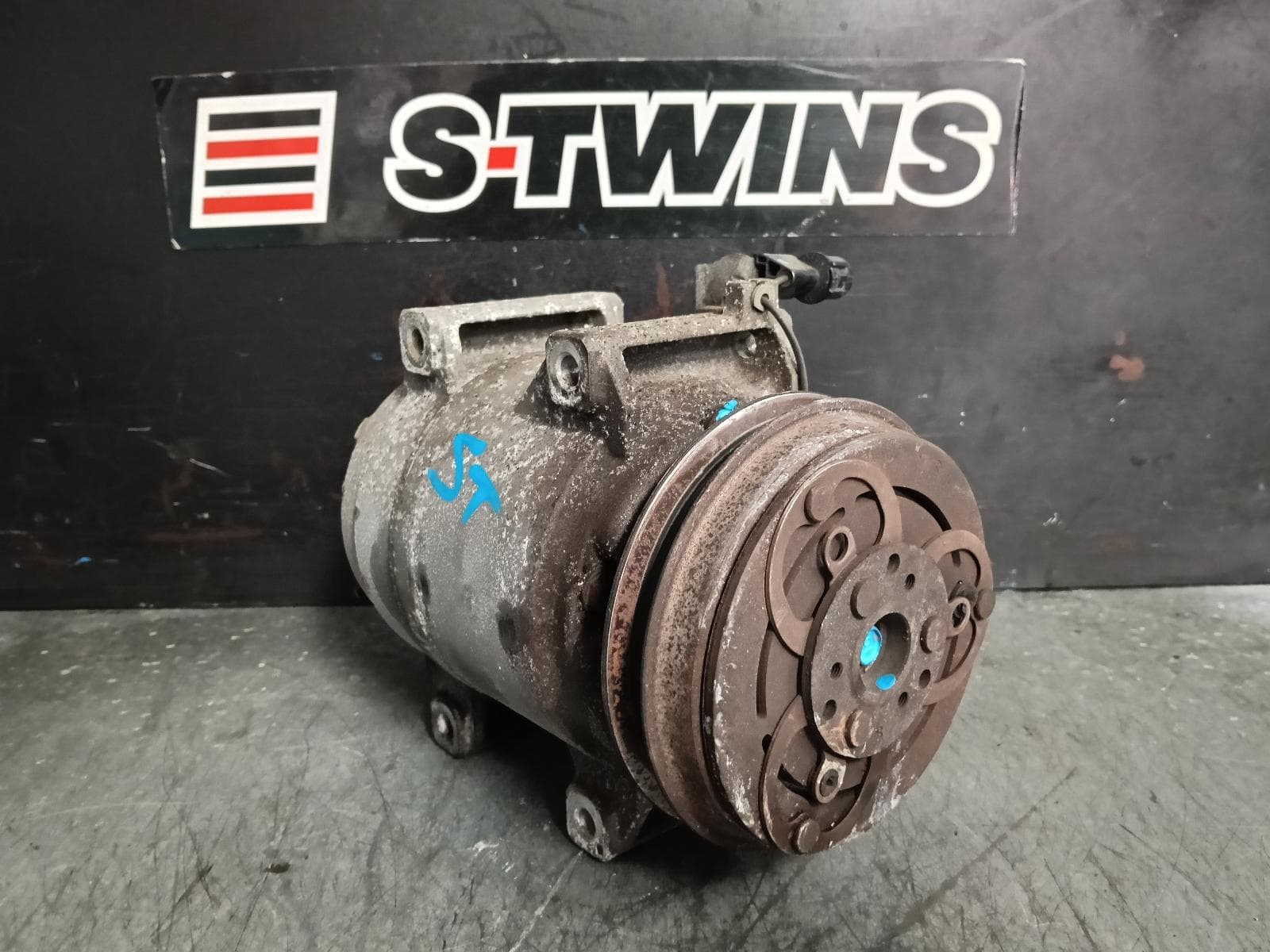 Used auto part listing image: 2014 MITSUBISHI TRITON A C COMPRESSOR ML-MN, 2.5, 4D56, DIESEL, 01/08-04/15 0000387903