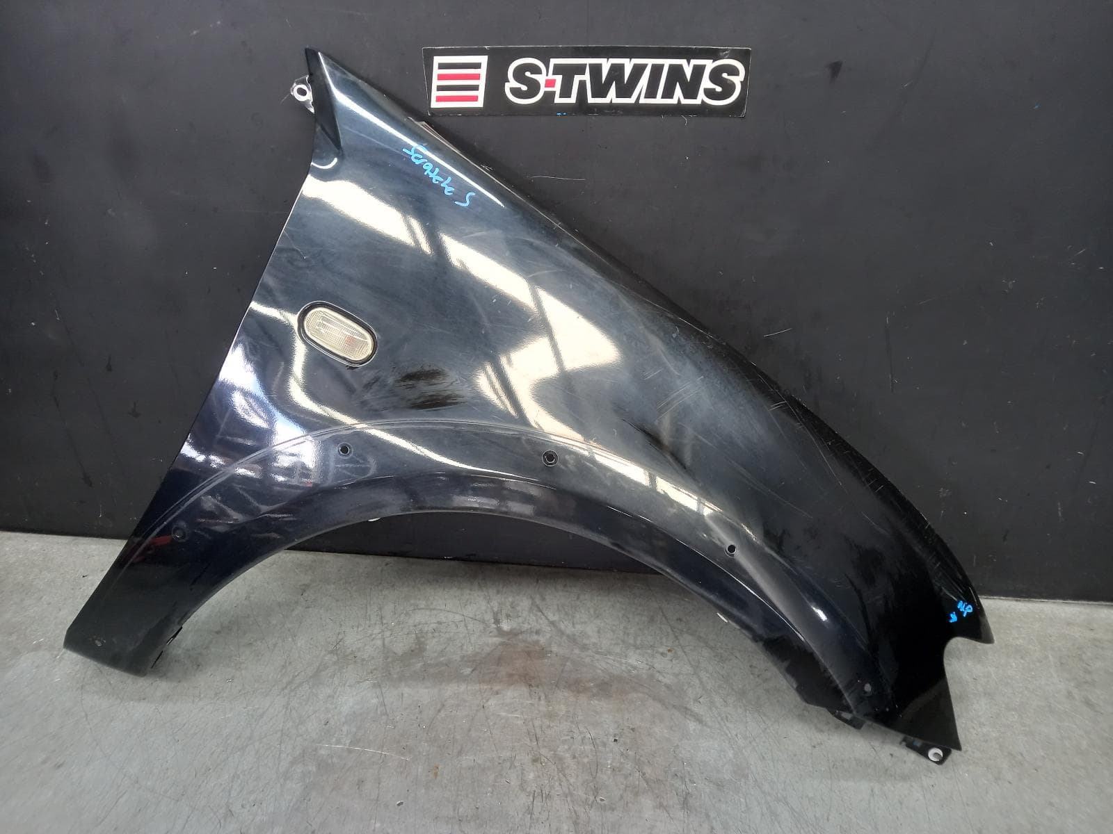 Used auto part listing image: 2014 MITSUBISHI TRITON RIGHT GUARD ML-MN, FLARED, NON SNORKEL TYPE, 07/06-04/15 0000387912