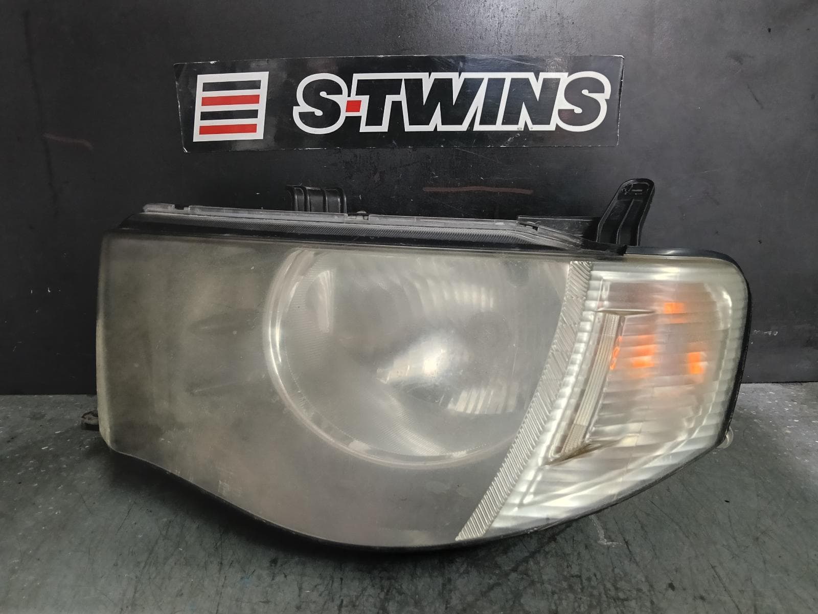 Used auto part listing image: 2014 MITSUBISHI TRITON LEFT HEADLAMP MN, HALOGEN TYPE, 06/08-04/15 0000387914