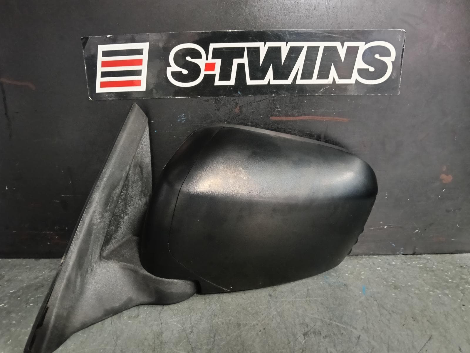 Used auto part listing image: 2014 MITSUBISHI TRITON LEFT DOOR MIRROR ML-MN, POWER, BLACK, 07/06-04/15 0000387916