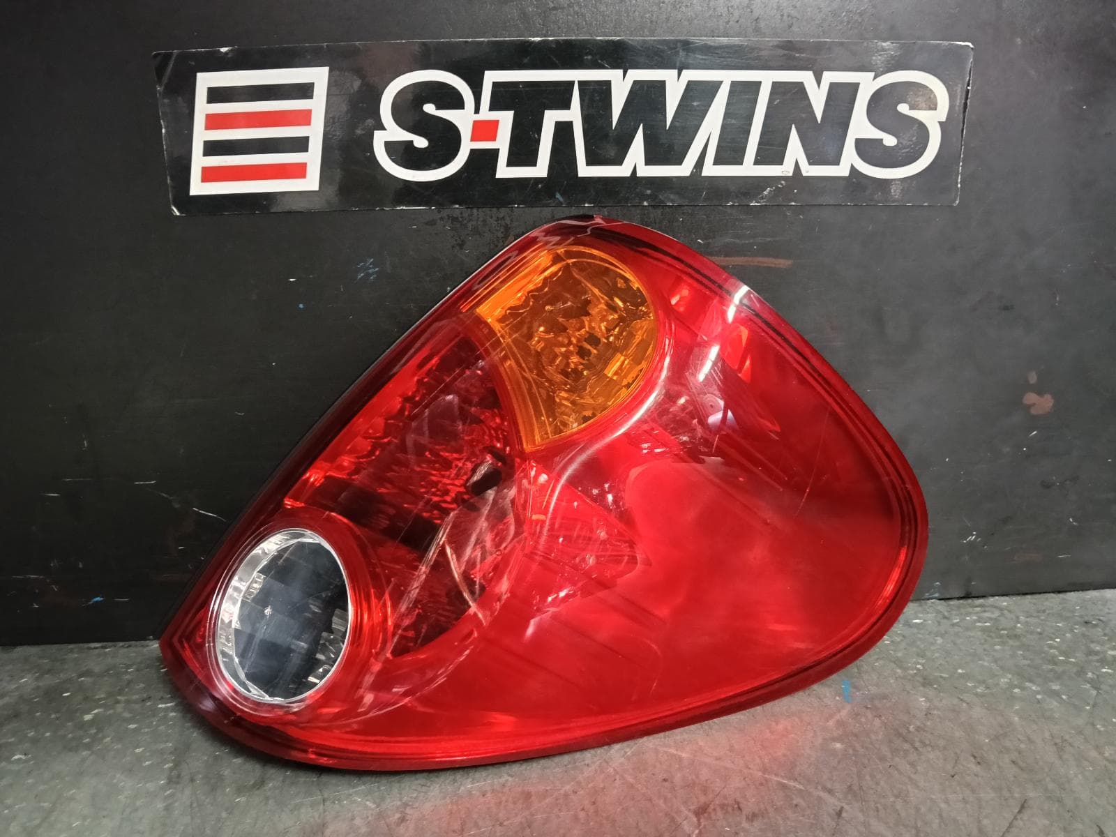 Used auto part listing image: 2014 MITSUBISHI TRITON RIGHT TAILLIGHT IN BODY, UTE, ML-MN, 07/06-04/15 0000387917