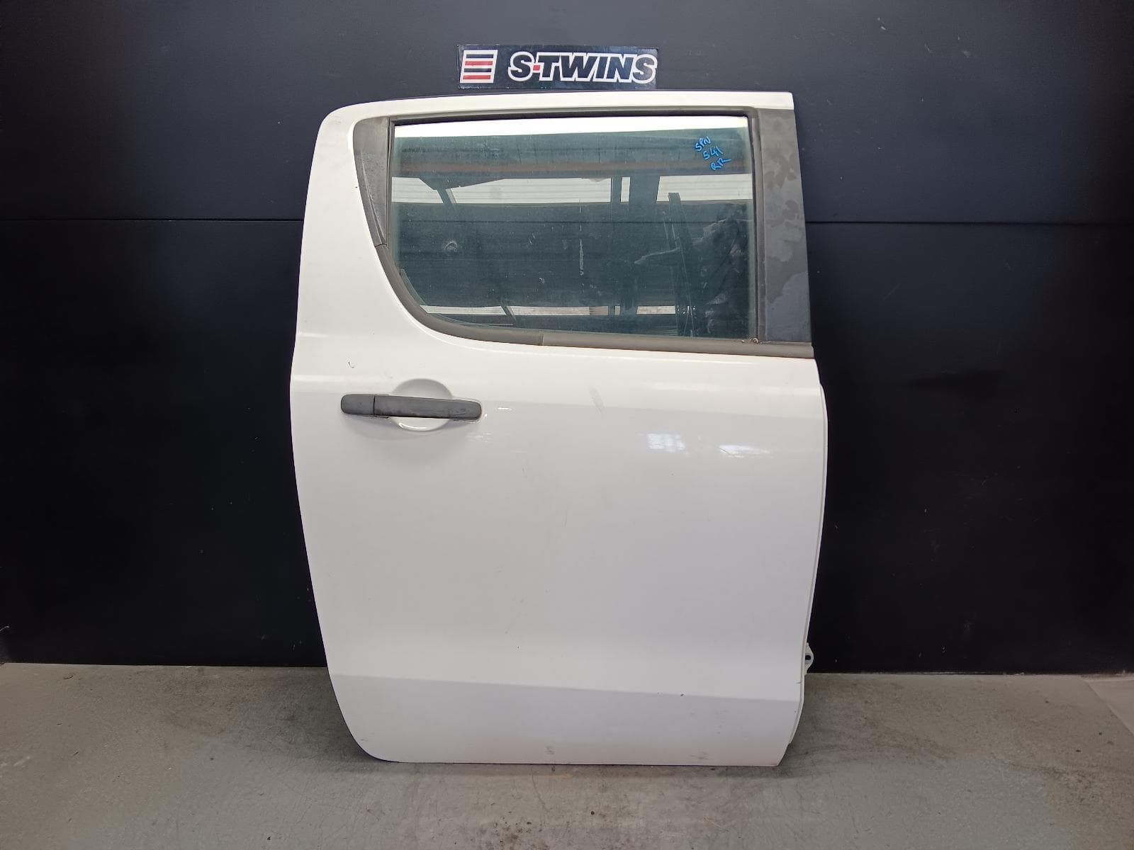 Used auto part listing image: 2018 MAZDA BT50 RIGHT REAR DOOR SLIDING UP-UR, DUAL CAB, 10/11-06/20 0000410492