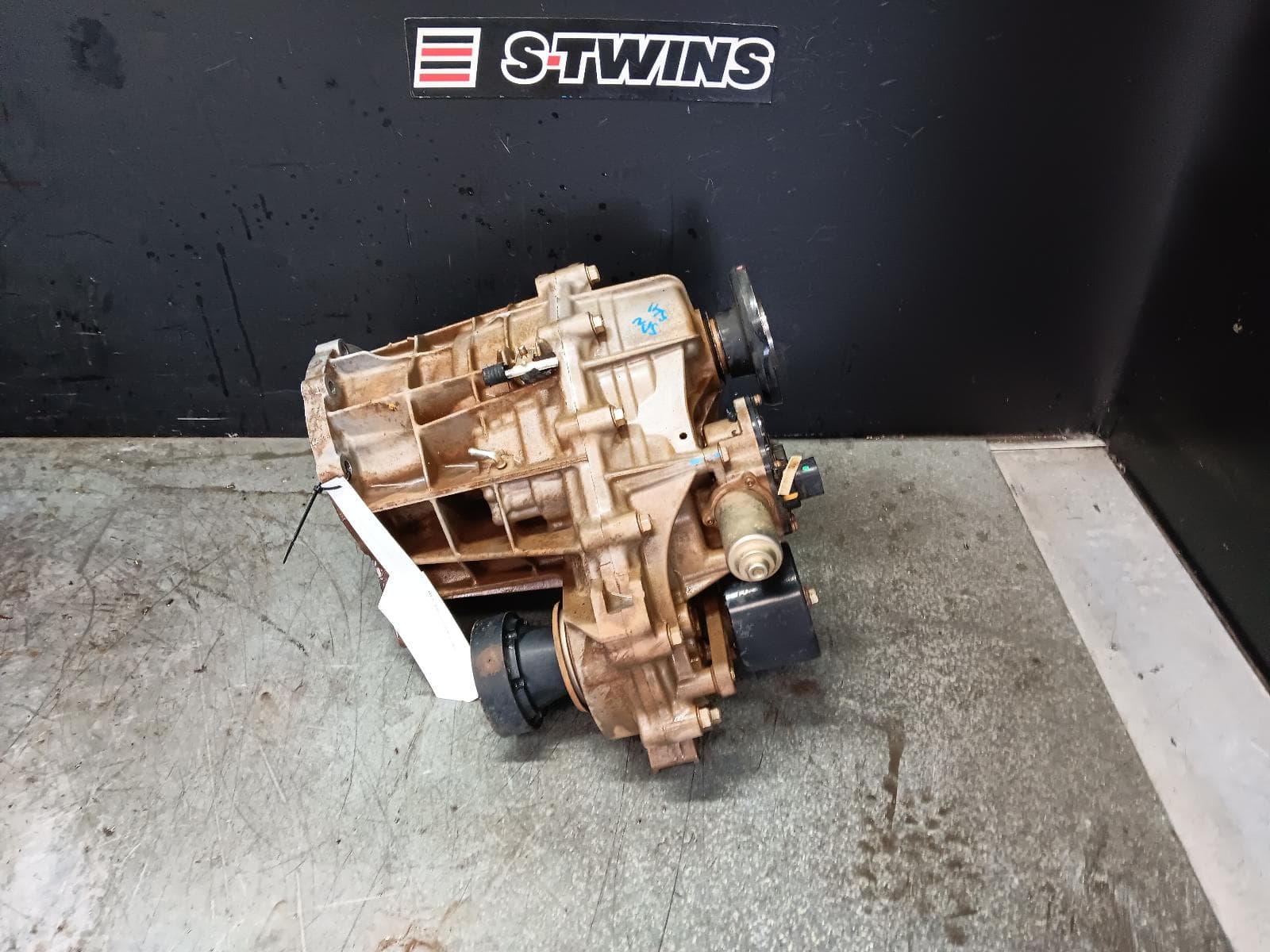 Used auto part listing image: 2018 MAZDA BT50 TRANSFER CASE MANUAL, DIESEL, 2.2/3.2, UP-UR, 10/11-06/20 0000410548