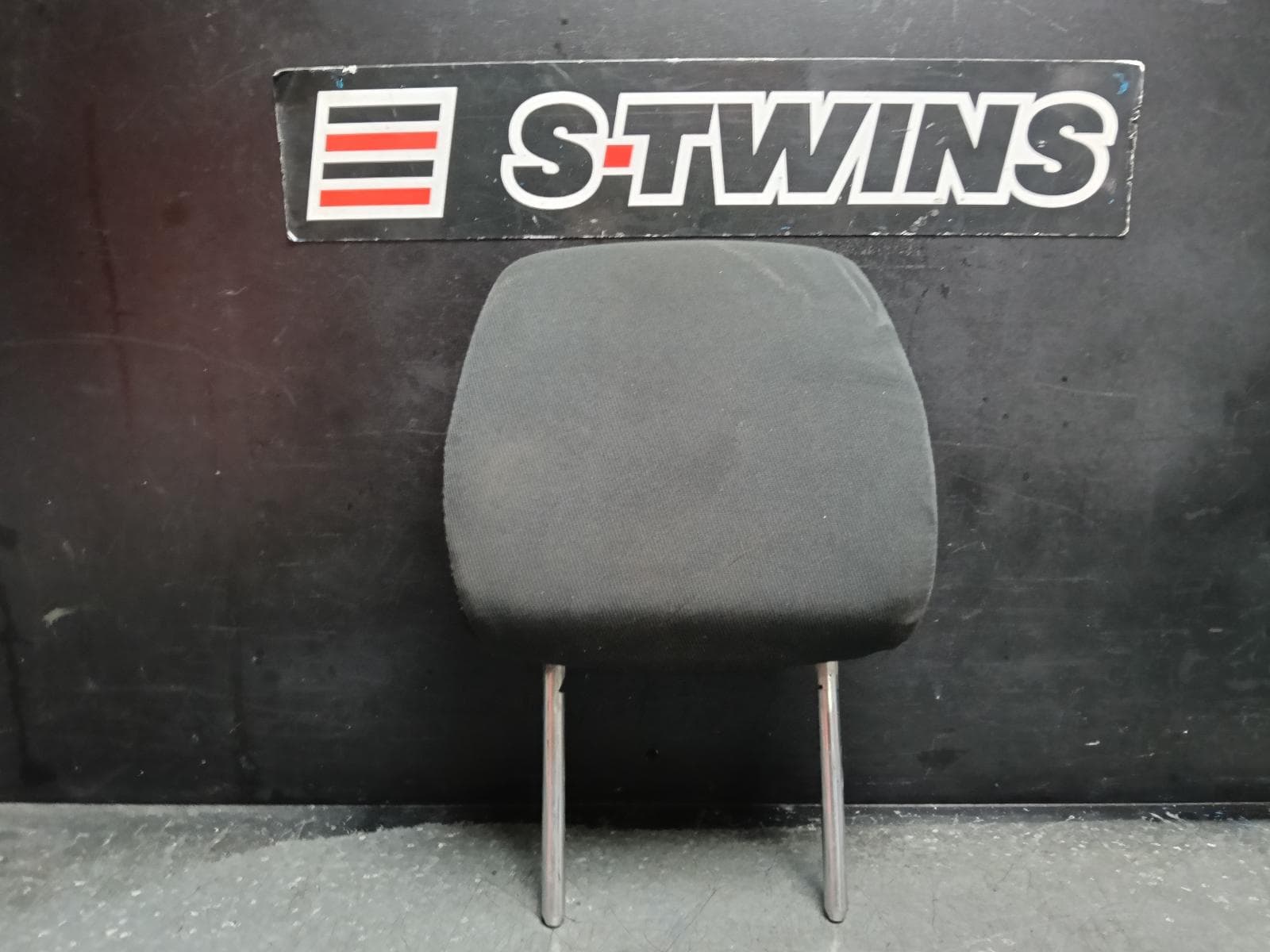 Used auto part listing image: 2018 MAZDA BT50 HEADREST RH REAR, CLOTH, XT, BLACK, NON VISIBLE STITCHING TYPE, UP-UR, 10/11-06/20 0000410626