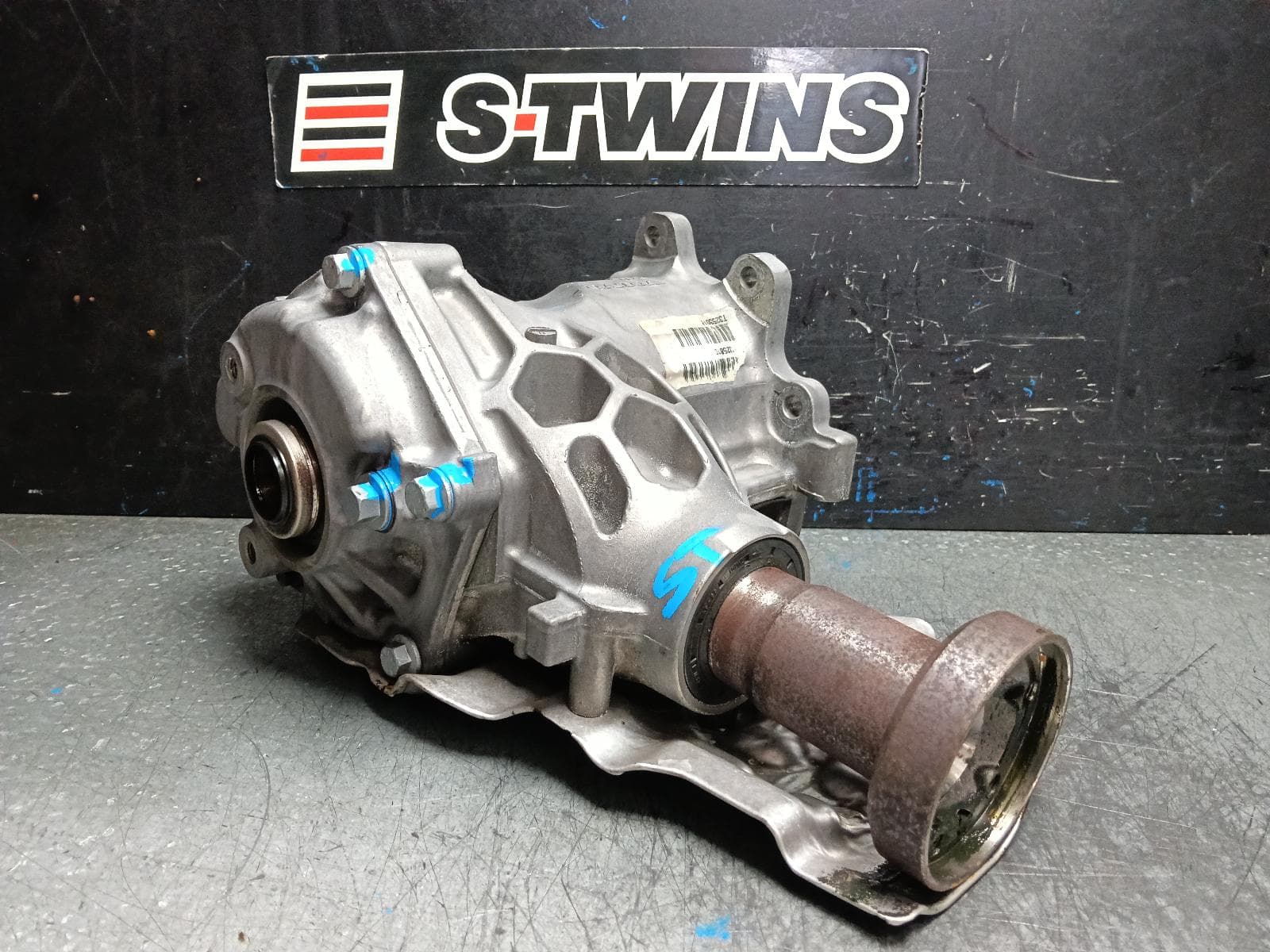 Used auto part listing image: 2016 VOLVO XC90 TRANSFER CASE Mk2, 04/15- 0000403523