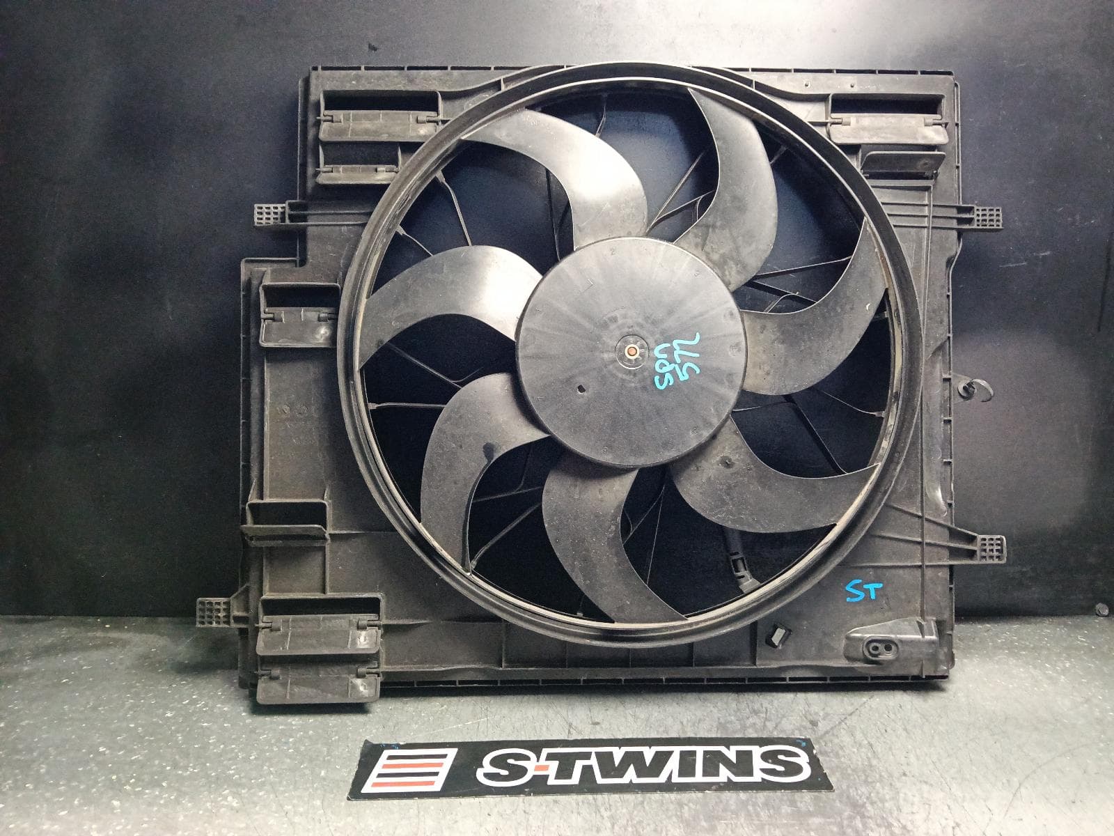 Used auto part listing image: 2016 VOLVO XC90 FAN RADIATOR FAN, PETROL, 2.0, B4204T27, Mk2, 04/15-07/21 0000403585