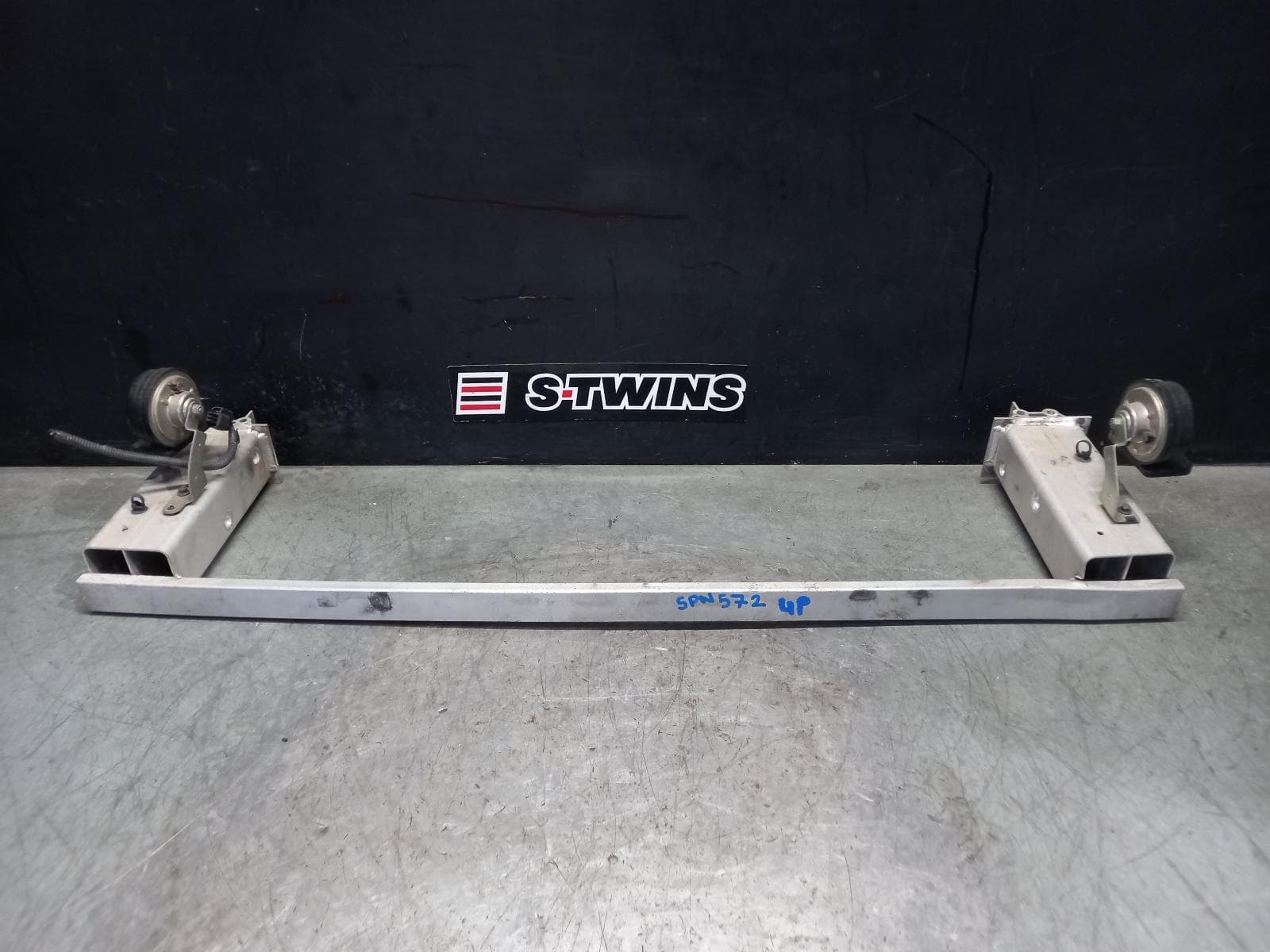 Used auto part listing image: 2016 VOLVO XC90 F BAR REINFORC BRACK UPPER REINFORCEMENT, Mk2, 04/15-11/24 0000405097