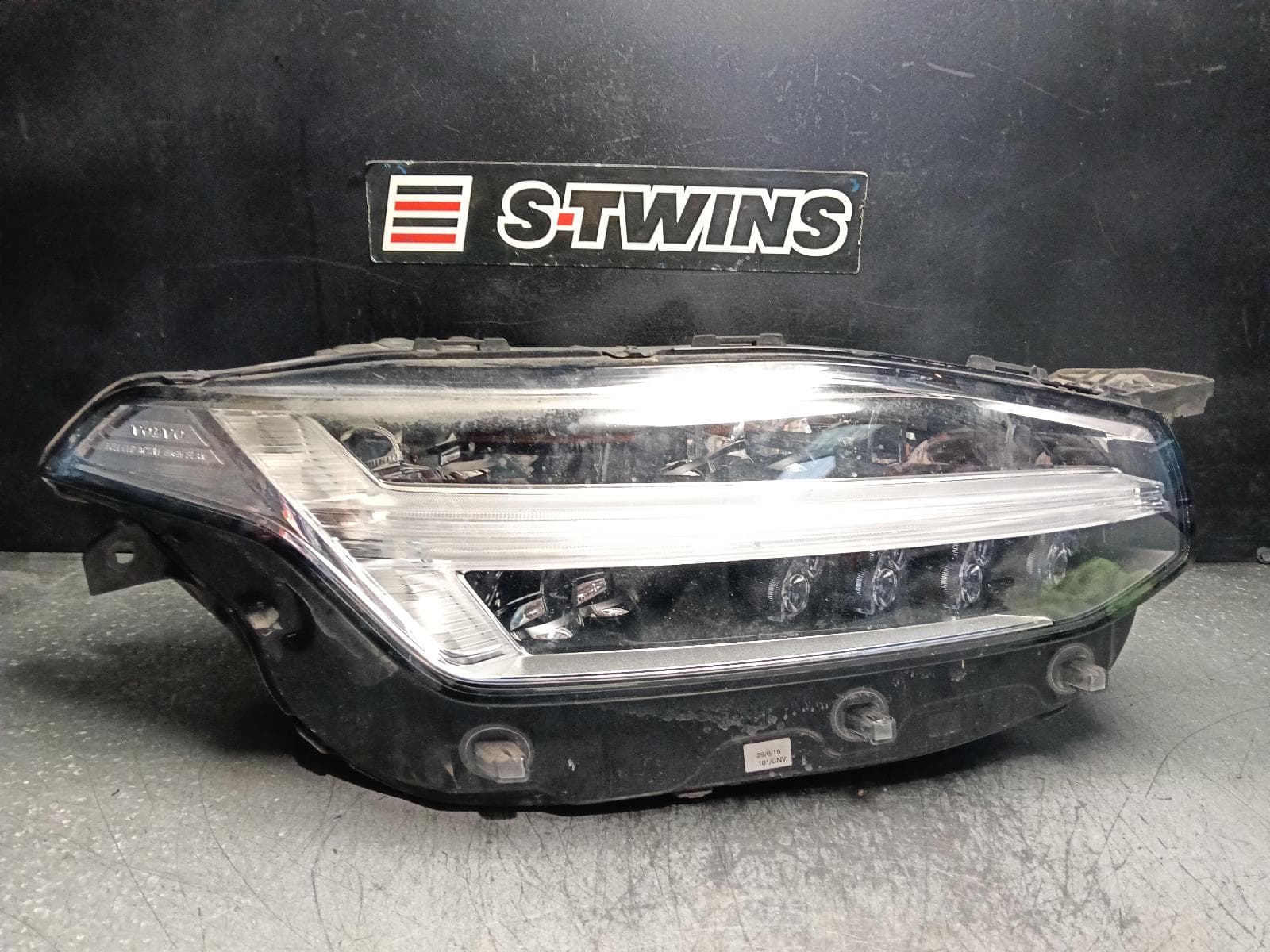 Used auto part listing image: 2016 VOLVO XC90 RIGHT HEADLAMP Mk2, W/ LED TYPE, 04/15-11/24 0000404888