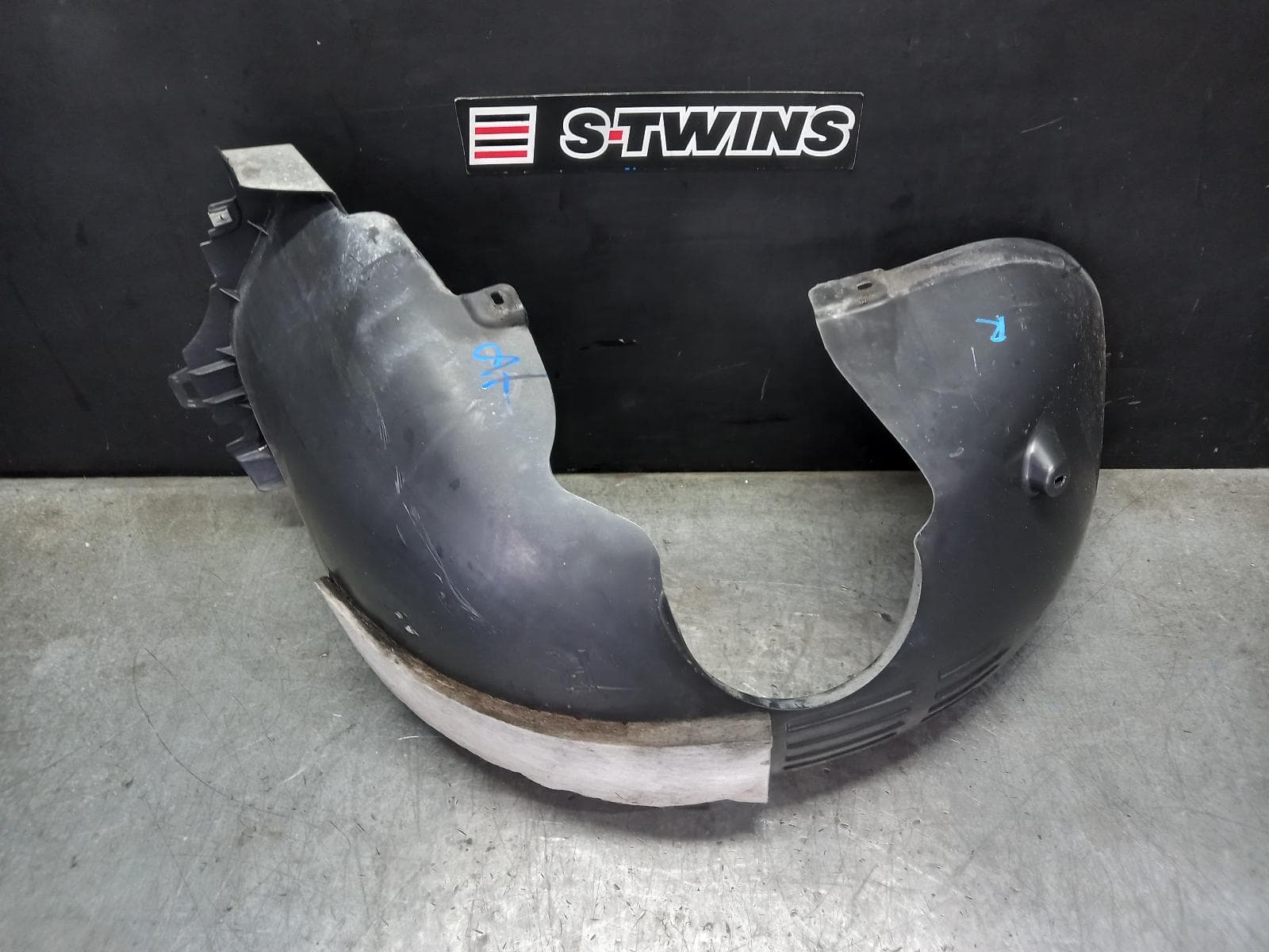 Used auto part listing image: 2015 VOLKSWAGEN GOLF RIGHT GUARD LINER GEN 7, FRONT, 11/12-08/20 0000393361