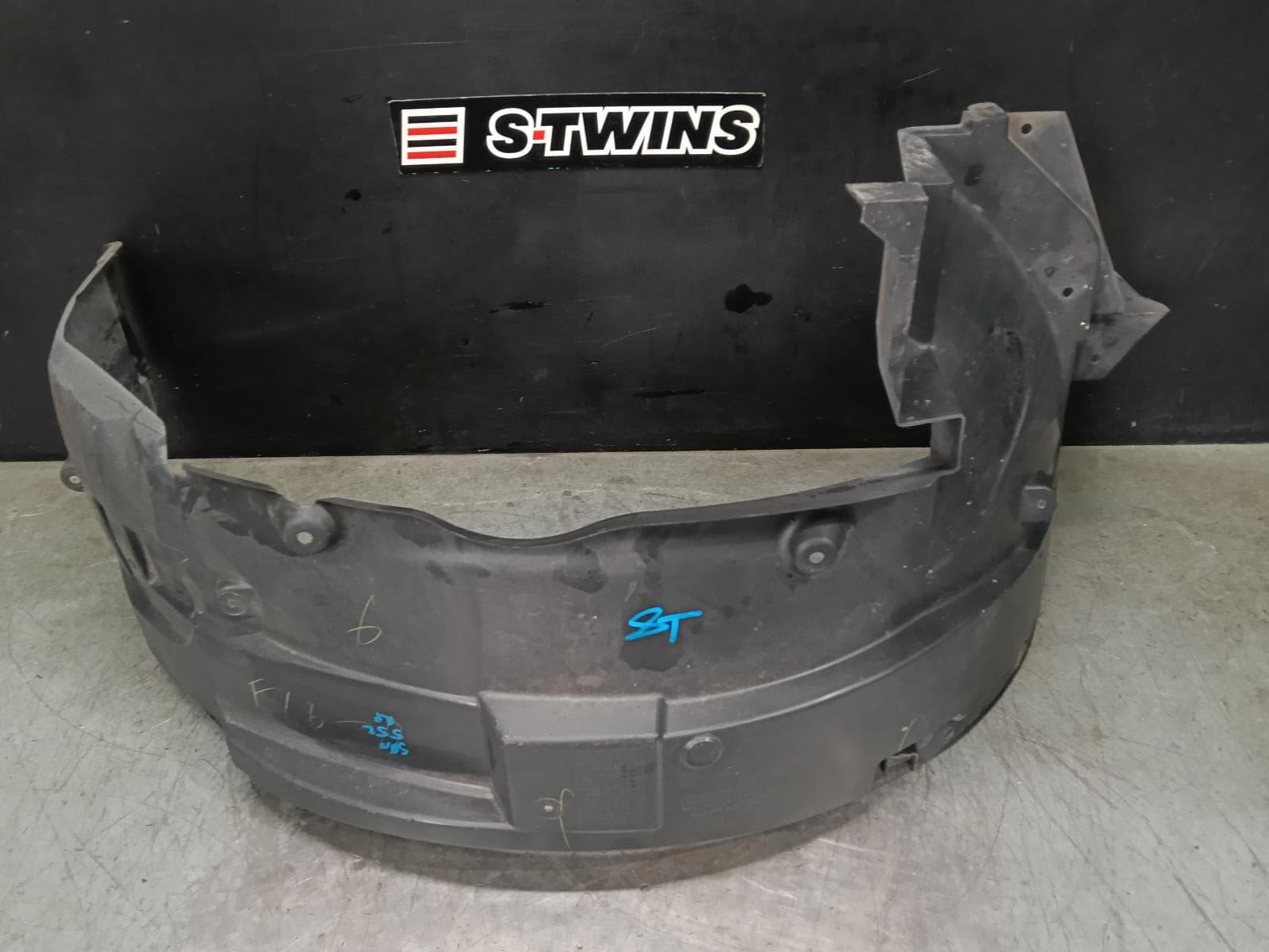 Used auto part listing image: 2020 FORD RANGER RIGHT GUARD LINER FRONT, PX SERIES 2-3, 06/15-04/22 0000396294