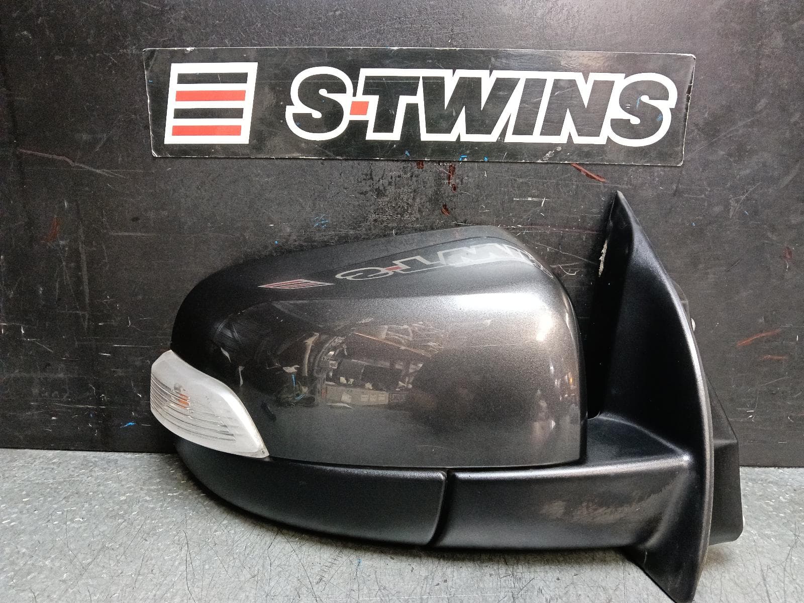 Used auto part listing image: 2020 FORD RANGER RIGHT DOOR MIRROR WILDTRAK, BOLDER GREY, POWER FOLD, W/ INDICATOR, PUDDLE LAMP & HEATED TYPE, PX SERIES 3, 06/18-04/22 0000396295