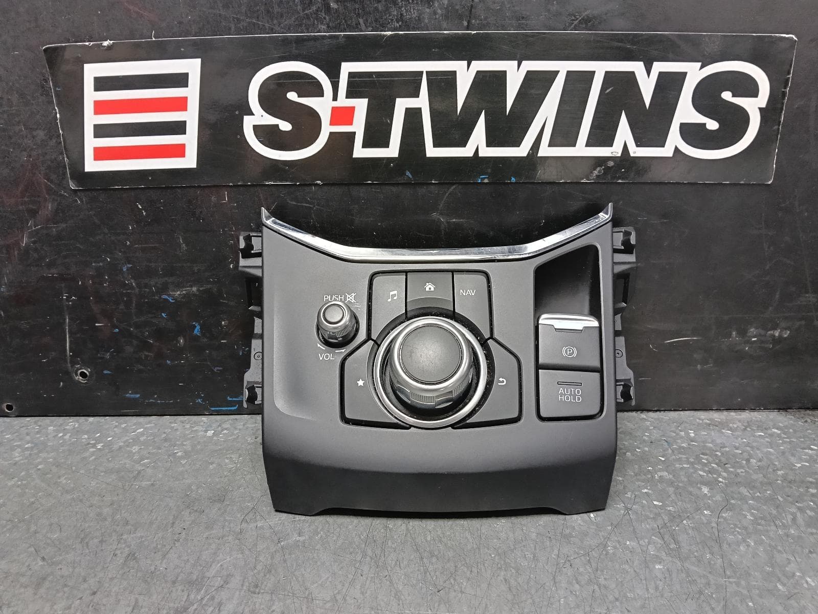 Used auto part listing image: 2018 MAZDA CX5 COMMANDER CONTROLS, KF, 02/17- 0000391834