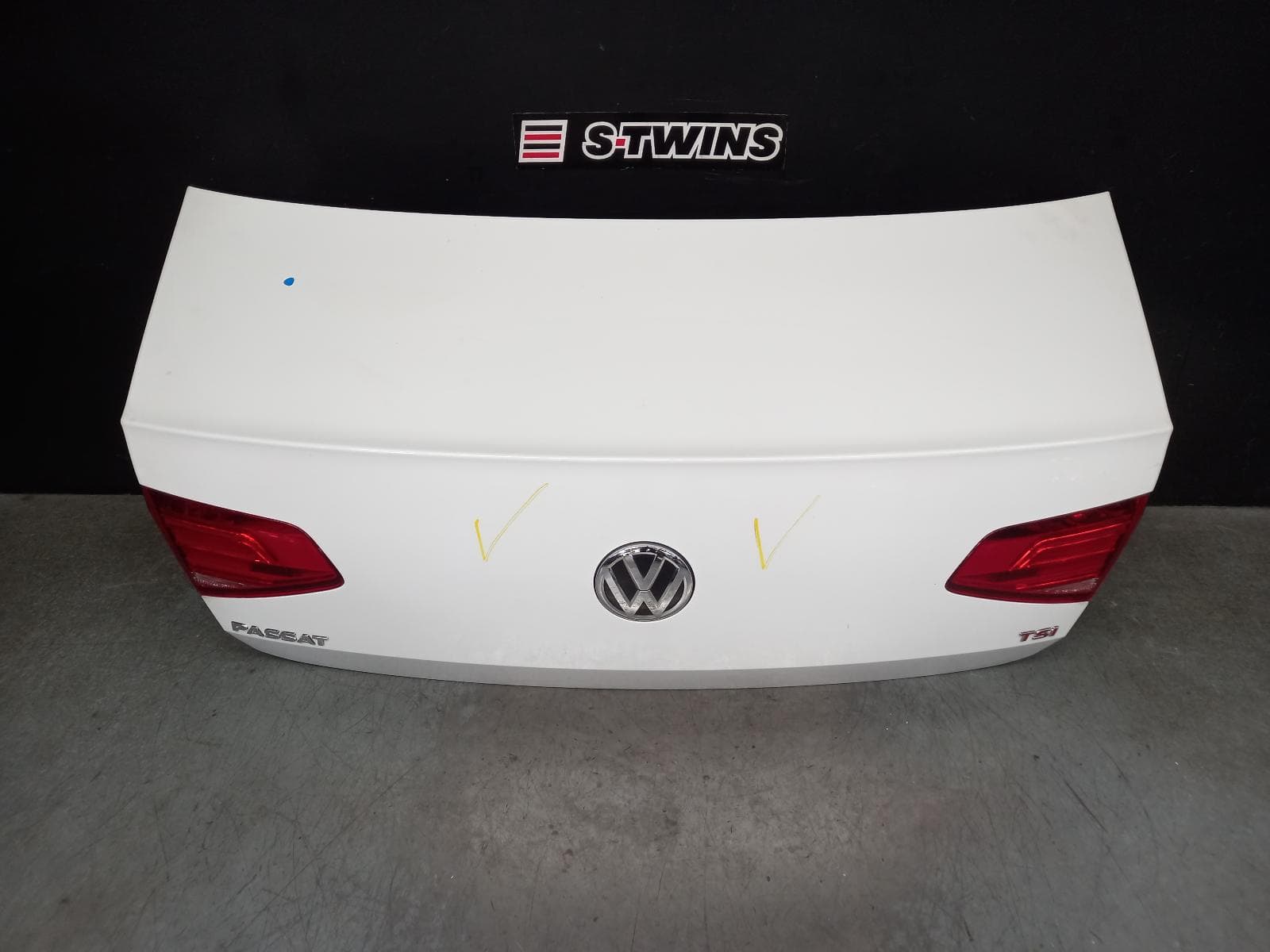 Used auto part listing image: 2018 VOLKSWAGEN PASSAT BOOTLID TAILGATE B8/MK7, SEDAN, 06/15-06/22 0000389528