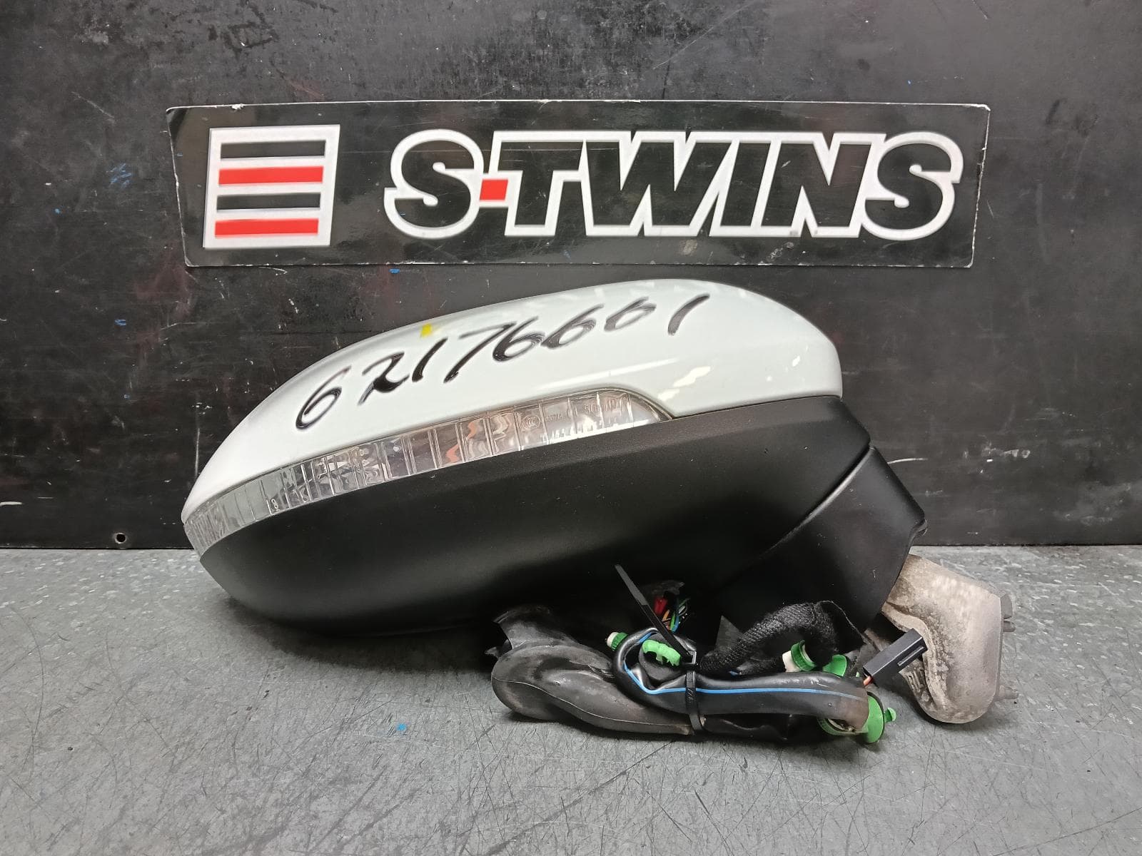 Used auto part listing image: 2018 VOLKSWAGEN PASSAT RIGHT DOOR MIRROR B8/MK7, POWER FOLD, W/ AUTO DIM TYPE, 06/15-10/19 0000389667