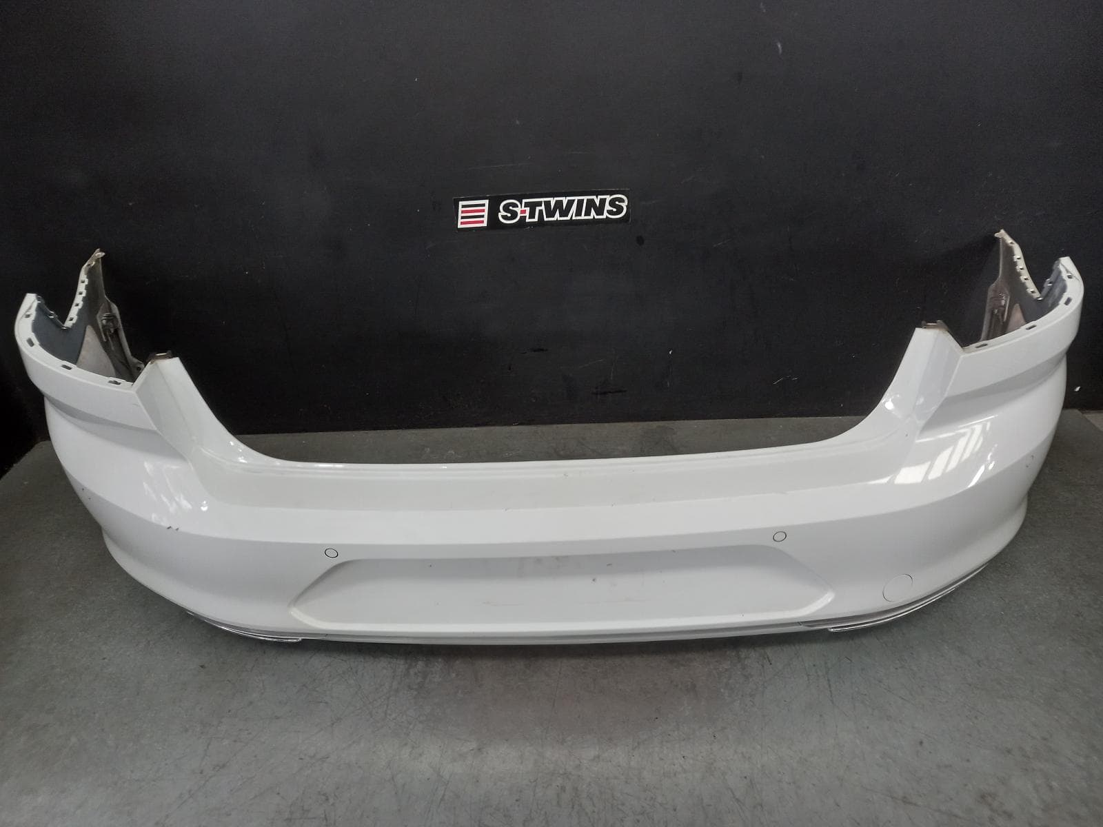 Used auto part listing image: 2018 VOLKSWAGEN PASSAT REAR BUMPER B8/MK7, SEDAN, 06/15-10/19 0000389560