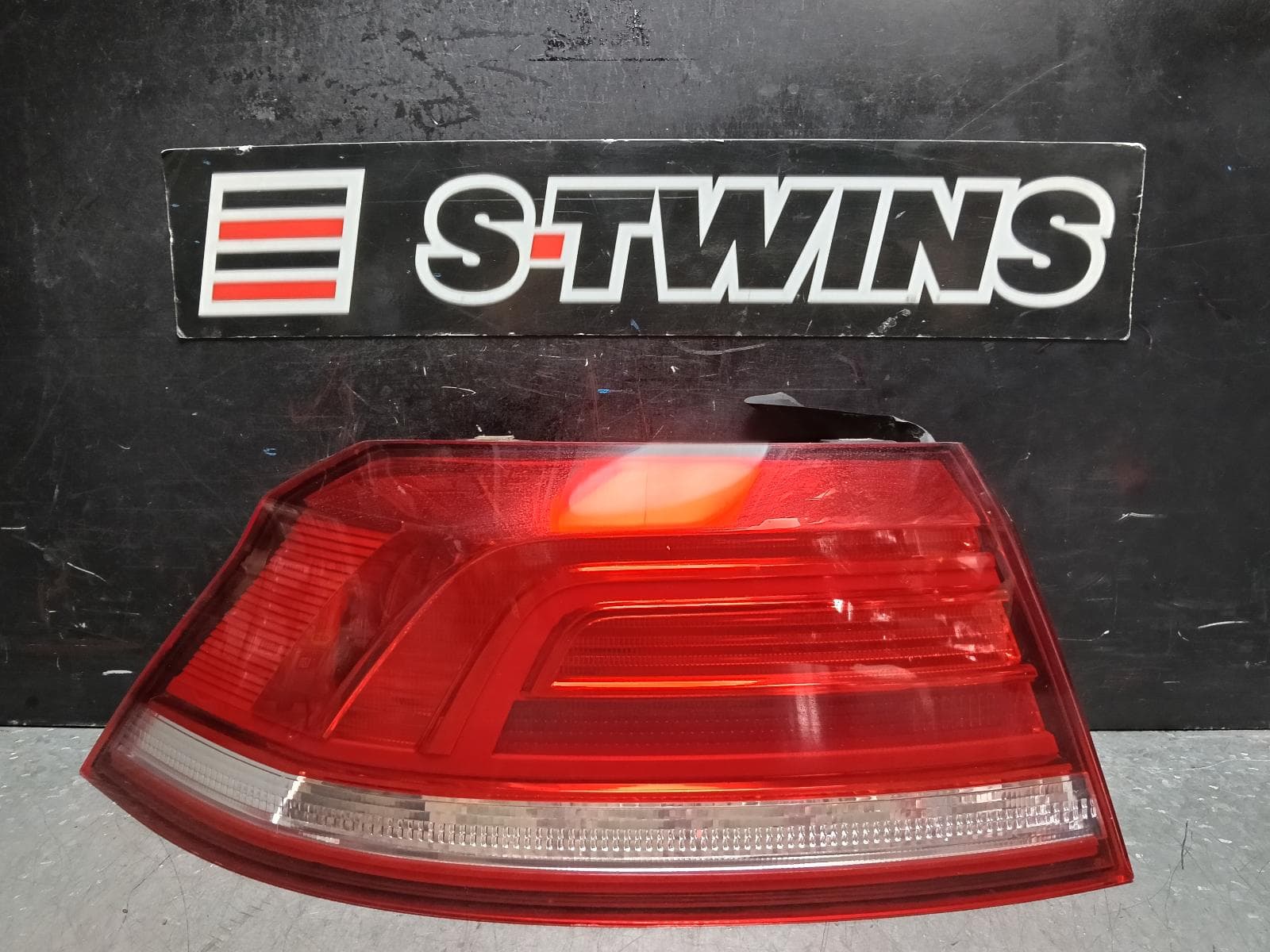 Used auto part listing image: 2018 VOLKSWAGEN PASSAT LEFT TAILLIGHT B8/MK7, SEDAN, IN BODY, STANDARD TYPE, 06/15-10/19 0000389670