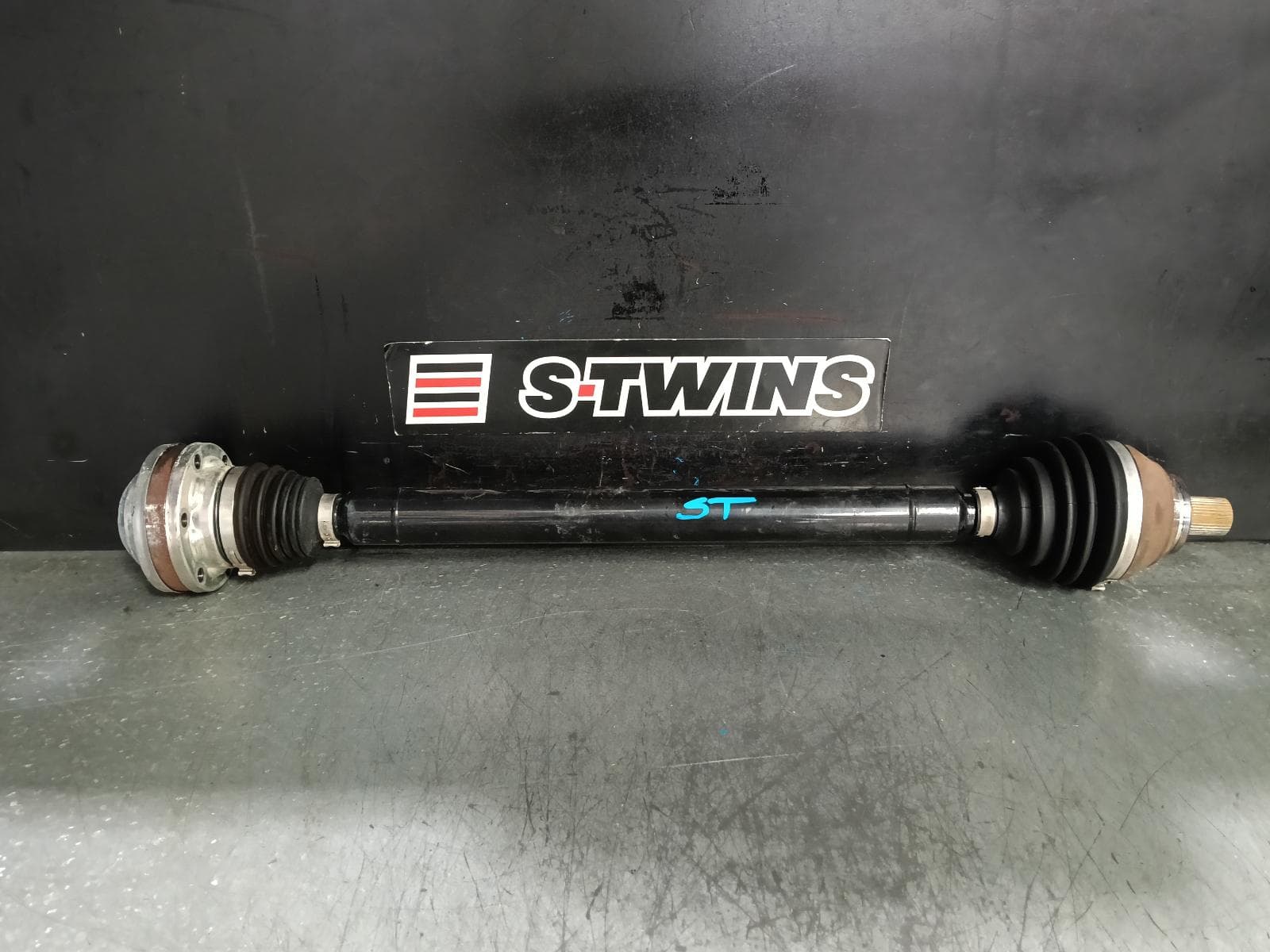 Used auto part listing image: 2018 VOLKSWAGEN PASSAT RIGHT DRIVESHAFT FRONT, PETROL, 1.8, TURBO, B8/MK7, 06/15-10/19 0000389674