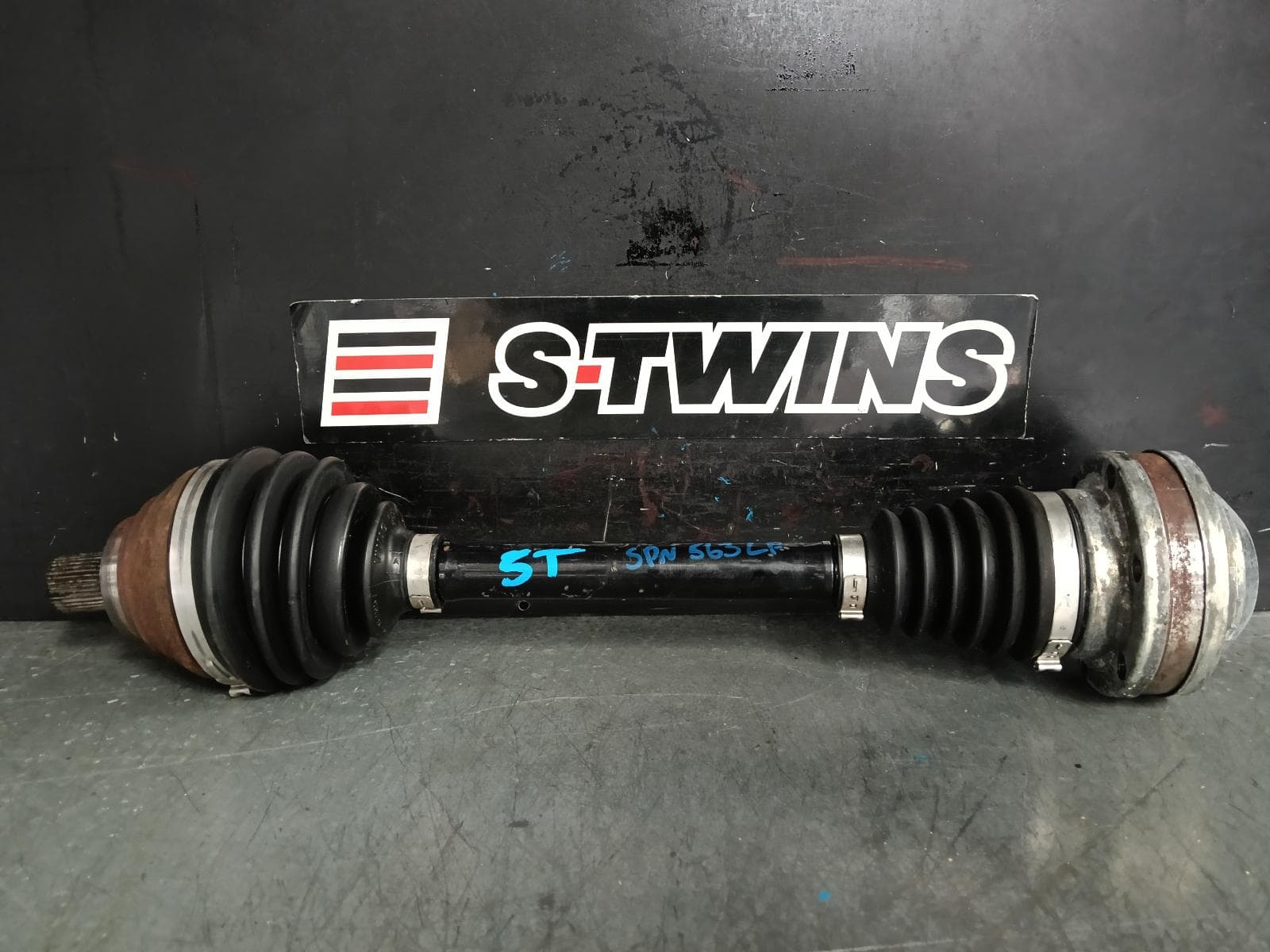 Used auto part listing image: 2018 VOLKSWAGEN PASSAT LEFT DRIVESHAFT FRONT, PETROL, 1.8, TURBO, B8/MK7, 06/15-10/19 0000389675