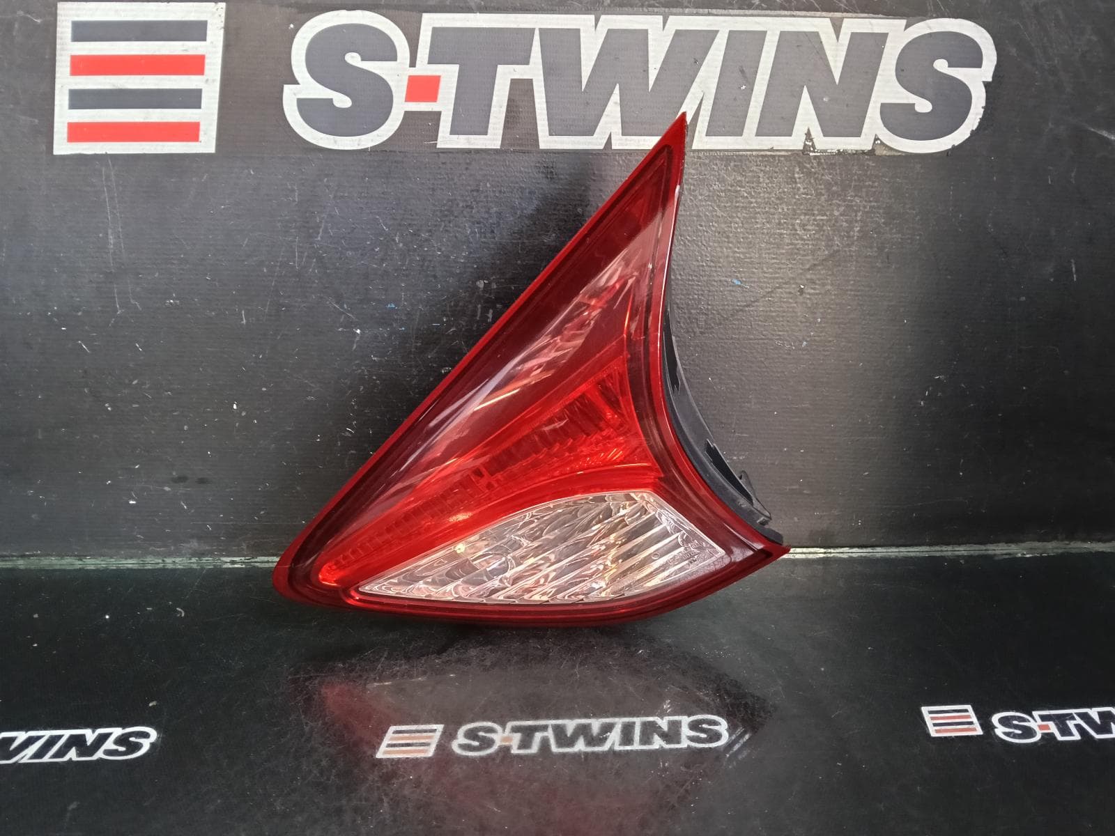 Used auto part listing image: 2014 MAZDA CX5 REAR GARNISH TAILGATE LAMP (RH SIDE), KE, 02/12-12/16 0000387748
