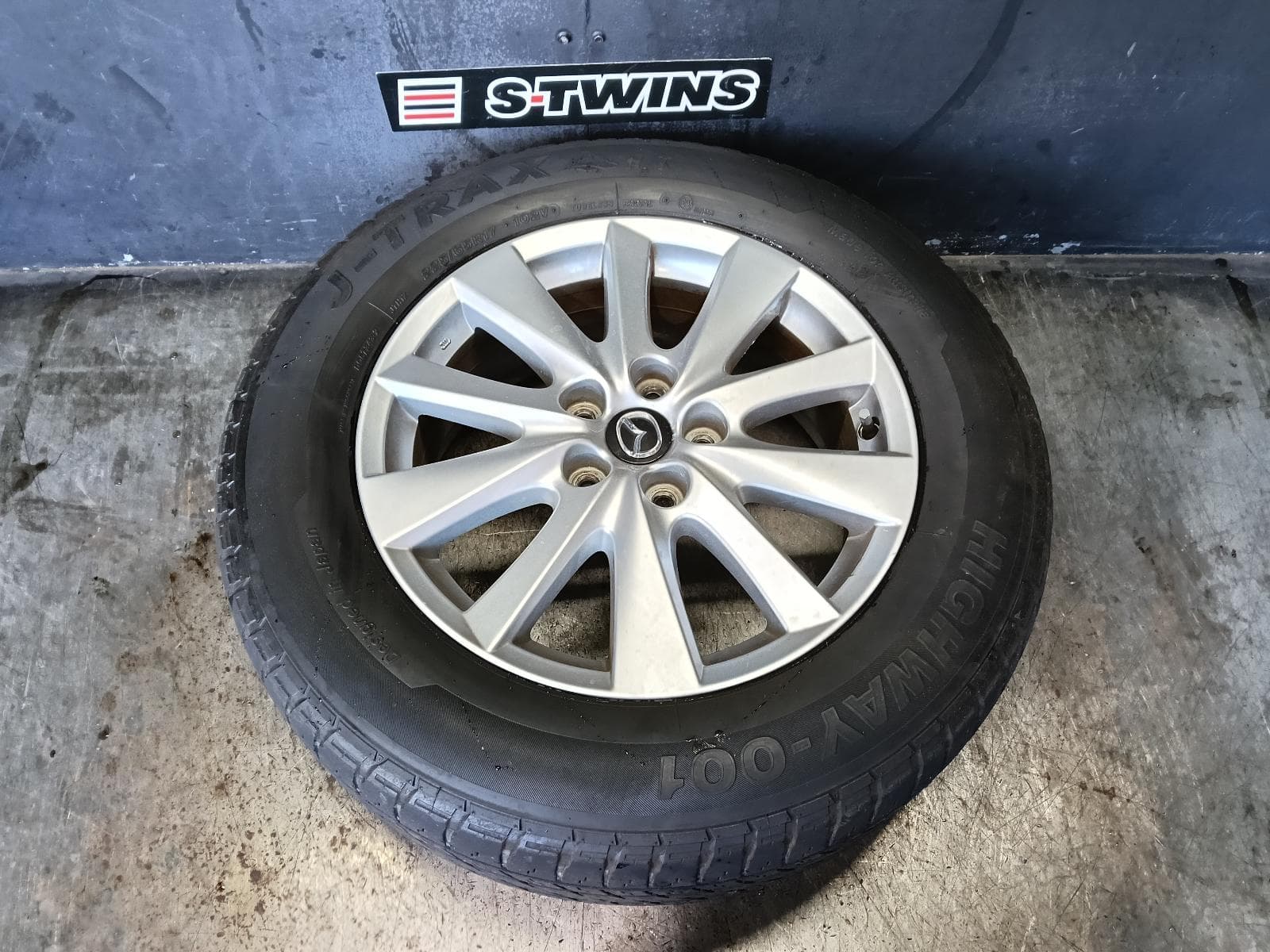 Used auto part listing image: 2014 MAZDA CX5 WHEEL MAG FACTORY, 17X7IN, 10 SPOKE, KE, 02/12-12/16 0000387717