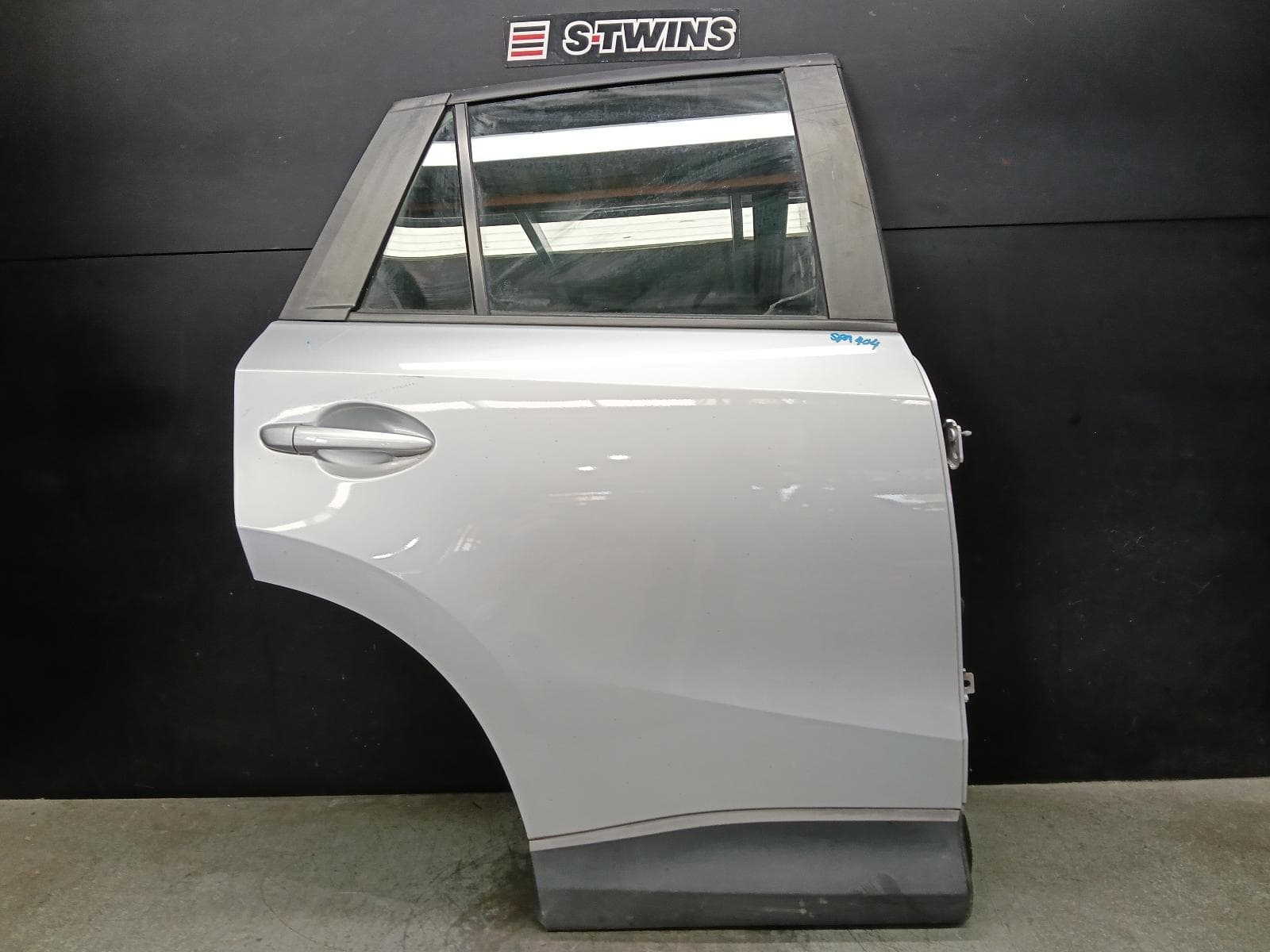 Used auto part listing image: 2016 MAZDA CX5 RIGHT REAR DOOR SLIDING KE, 02/12-12/16 0000398208