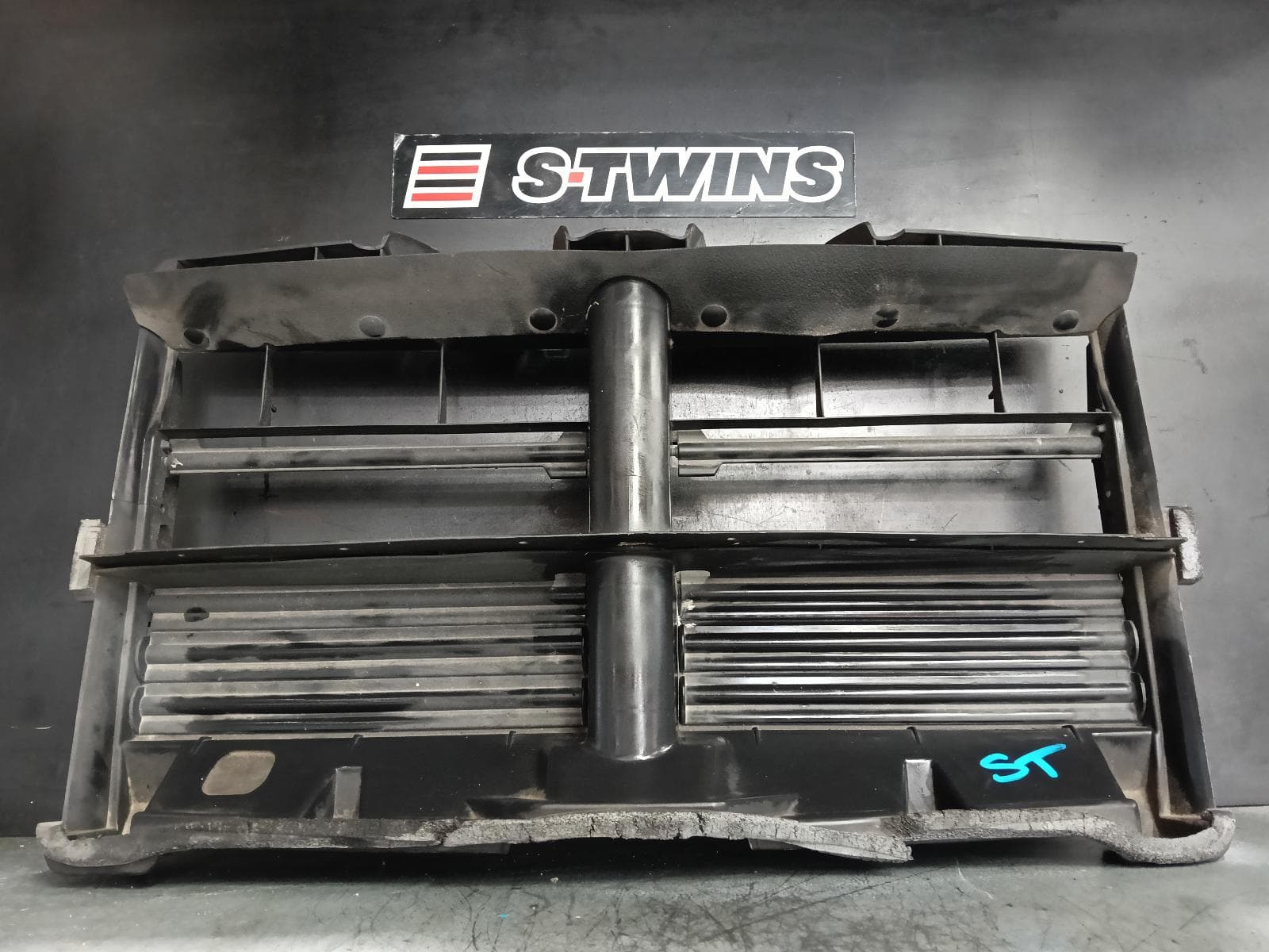 Used auto part listing image: 2019 RAM 1500 FAN SHROUD DS, 01/16-12/23 0000385763