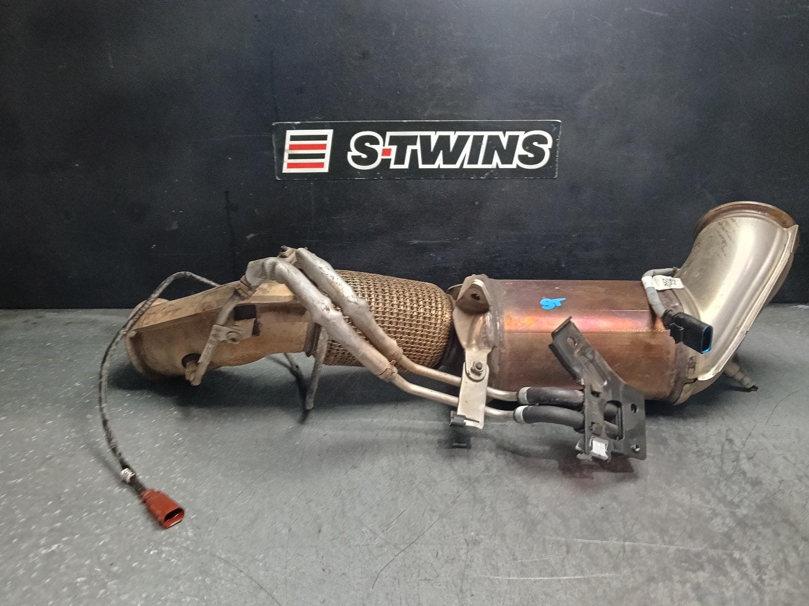 Used auto part listing image: 2019 VOLKSWAGEN AMAROK CATALYTIC CONVERTER DOWNPIPE-CAT TYPE, 3.0, DIESEL, DDXC/DDXE CODE, 2H, 09/16-09/22 0000409464