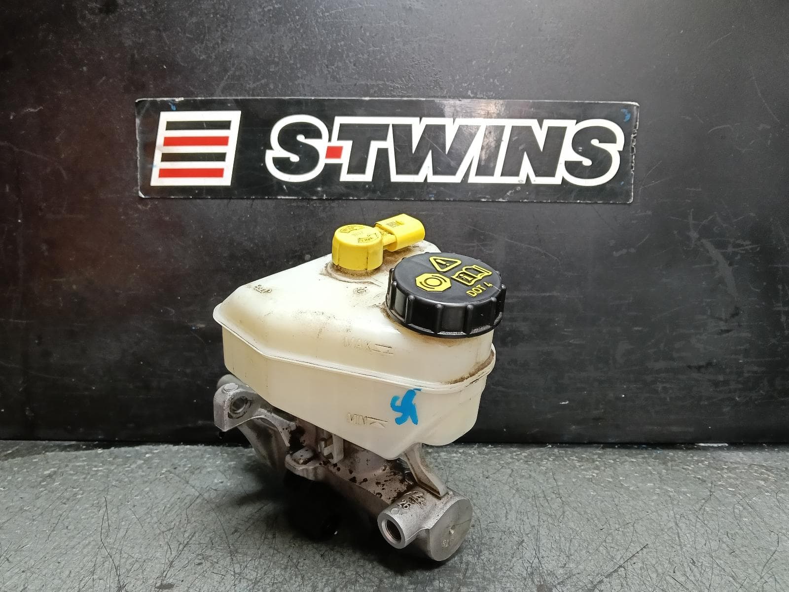 Used auto part listing image: 2019 VOLKSWAGEN AMAROK MASTER CYLINDER 2H, 02/11-09/22 0000409467
