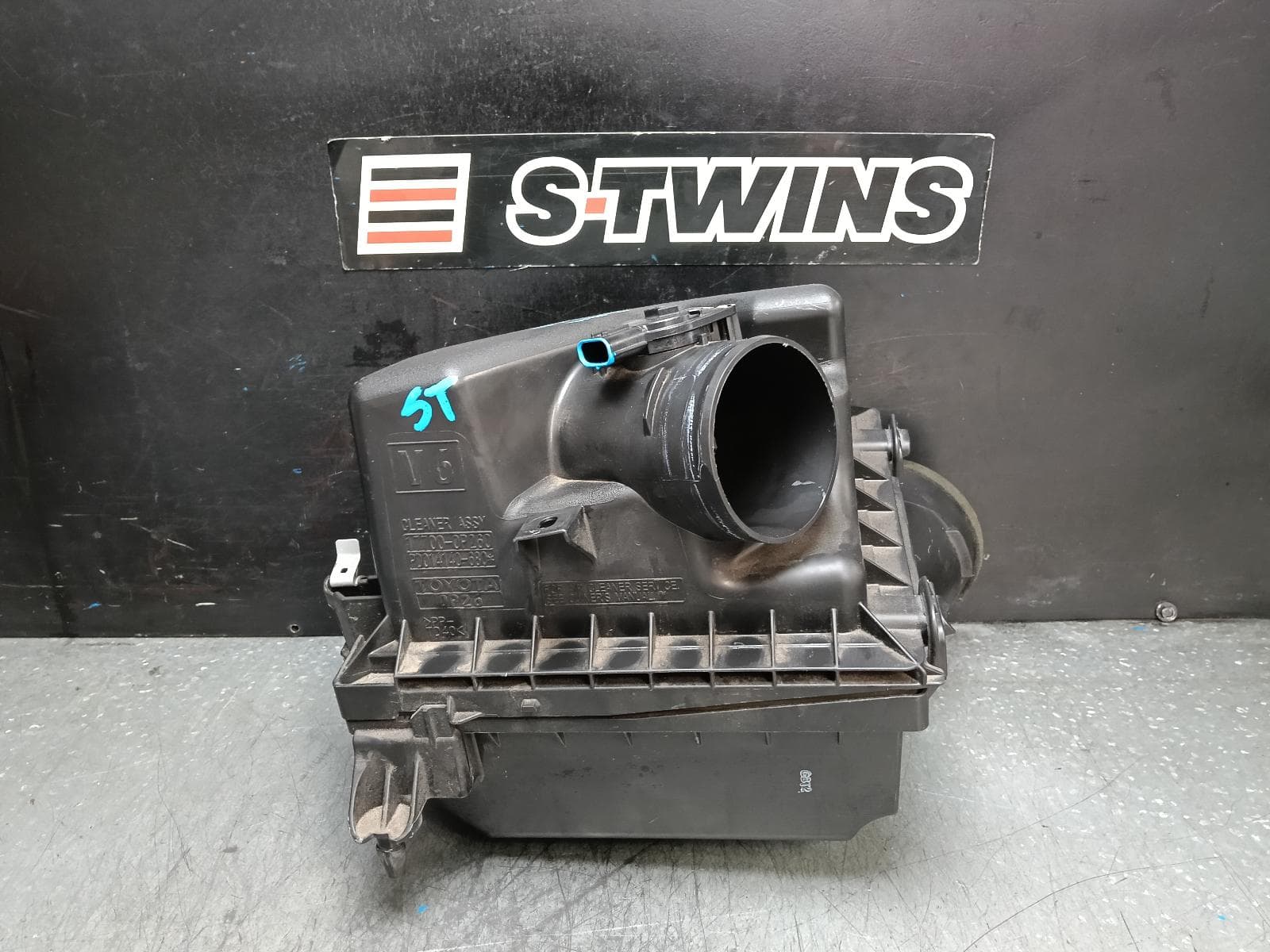 Used auto part listing image: 2019 TOYOTA KLUGER AIR CLEANER BOX AIR CLEANER, GSU50/GSU55, 3.5, 2GR-FKS, PETROL, 11/16-02/21 0000390082