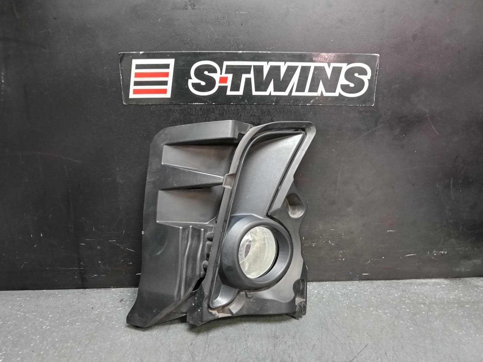 Used auto part listing image: 2019 TOYOTA KLUGER RIGHT INDICATOR FOG SIDE BUMPER FOGLAMP, GSU50/GSU55, 12/13-02/21 0000390093