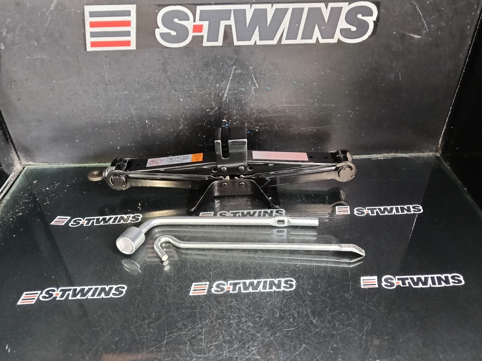 Used auto part listing image: 2017 MAZDA CX5 JACK TOOL KIT KF, 02/17-03/26 0000389901