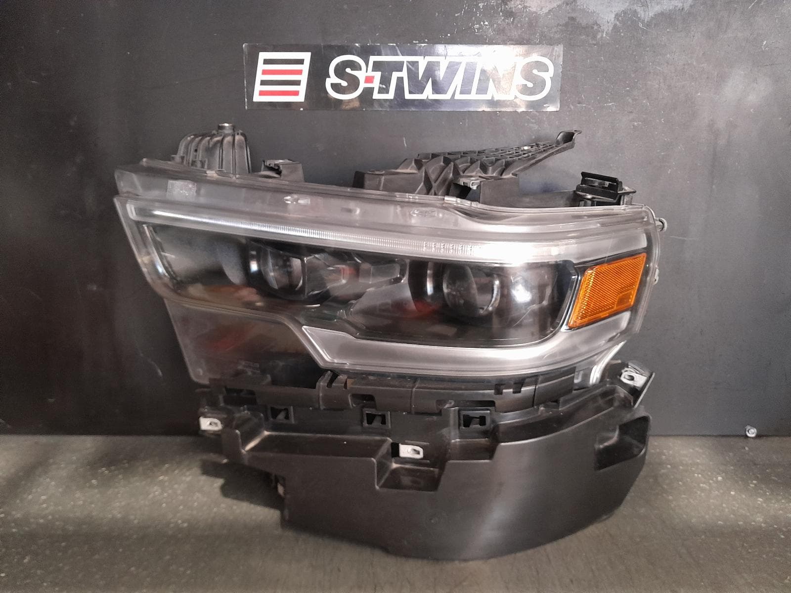 Used auto part listing image: 2022 RAM 1500 LEFT HEADLAMP DT, LED TYPE, NON SMOKED, DUAL PROJECTOR, 10/20- 0000344576