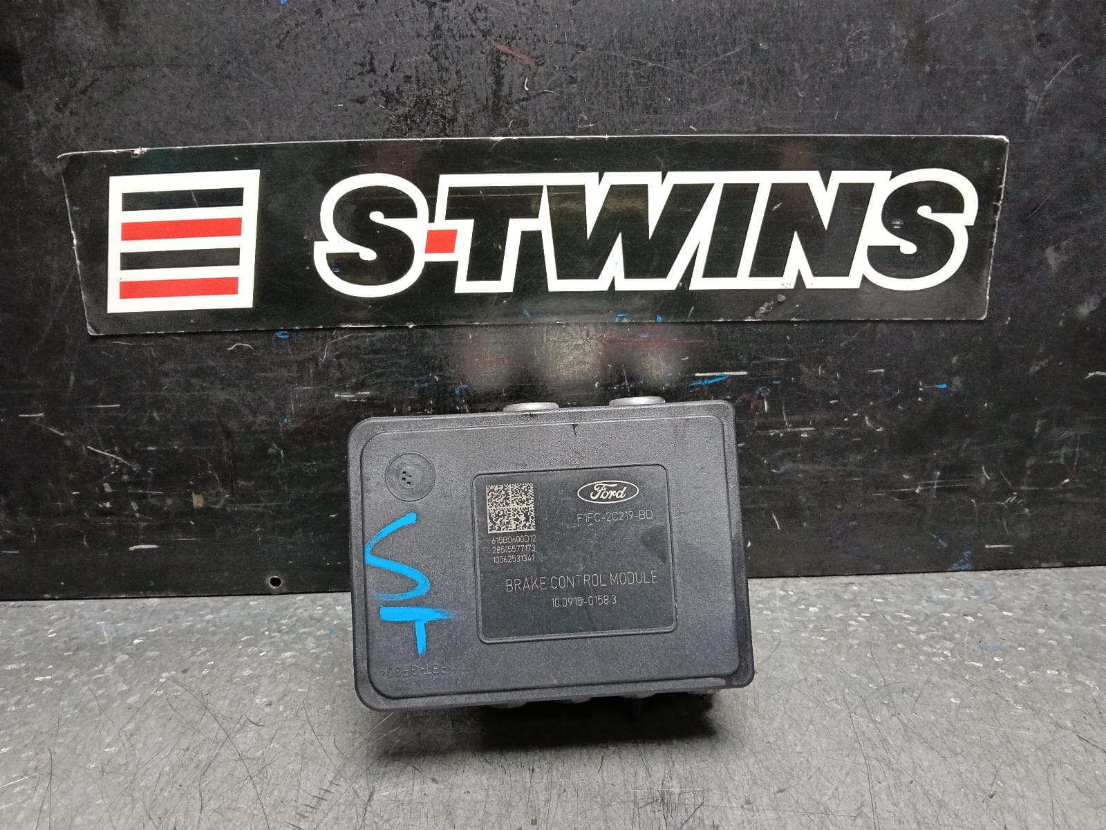 Used auto part listing image: 2016 FORD FOCUS ABS PUMP MODULATOR LZ, P/N F1FC2C405AF, 07/15-11/18 0000393525