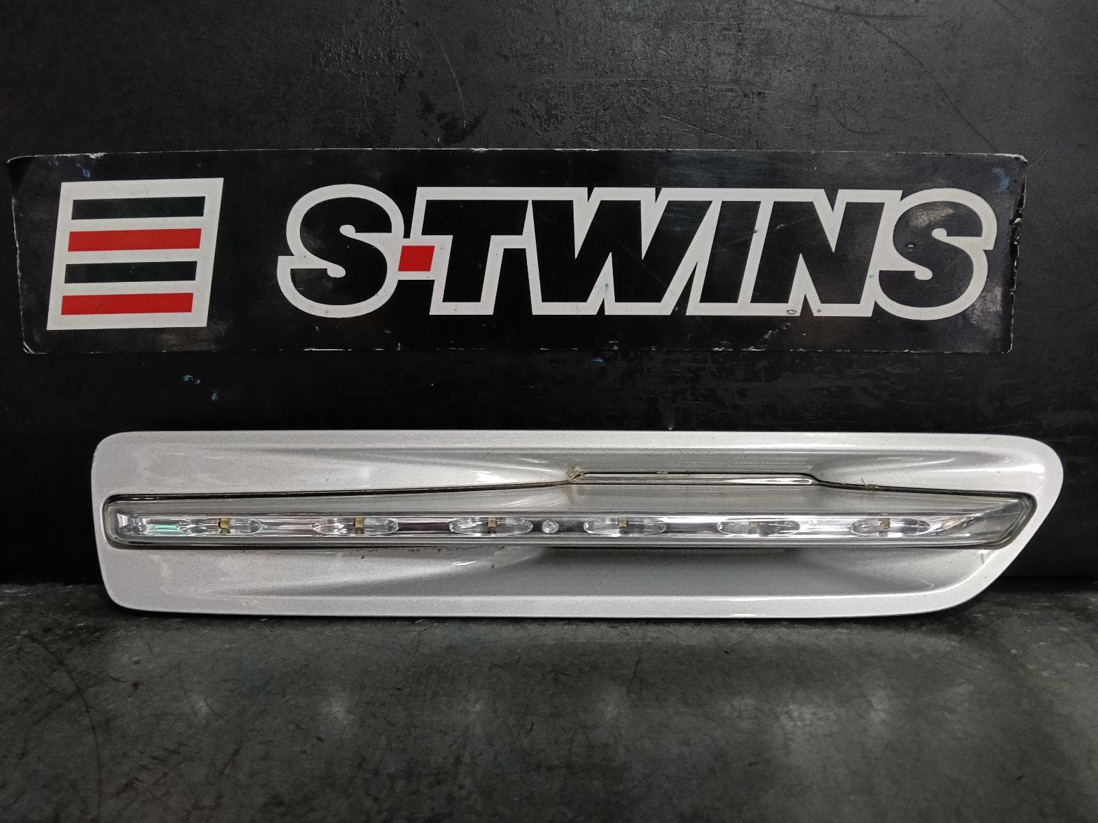 Used auto part listing image: 2014 HOLDEN STATESMAN/CAPRICE RIGHT INDICATOR FOG SIDE GUARD FLASHER (REPEATER), WM-WN, STATESMAN/CAPRICE, 09/06-12/17 0000406097