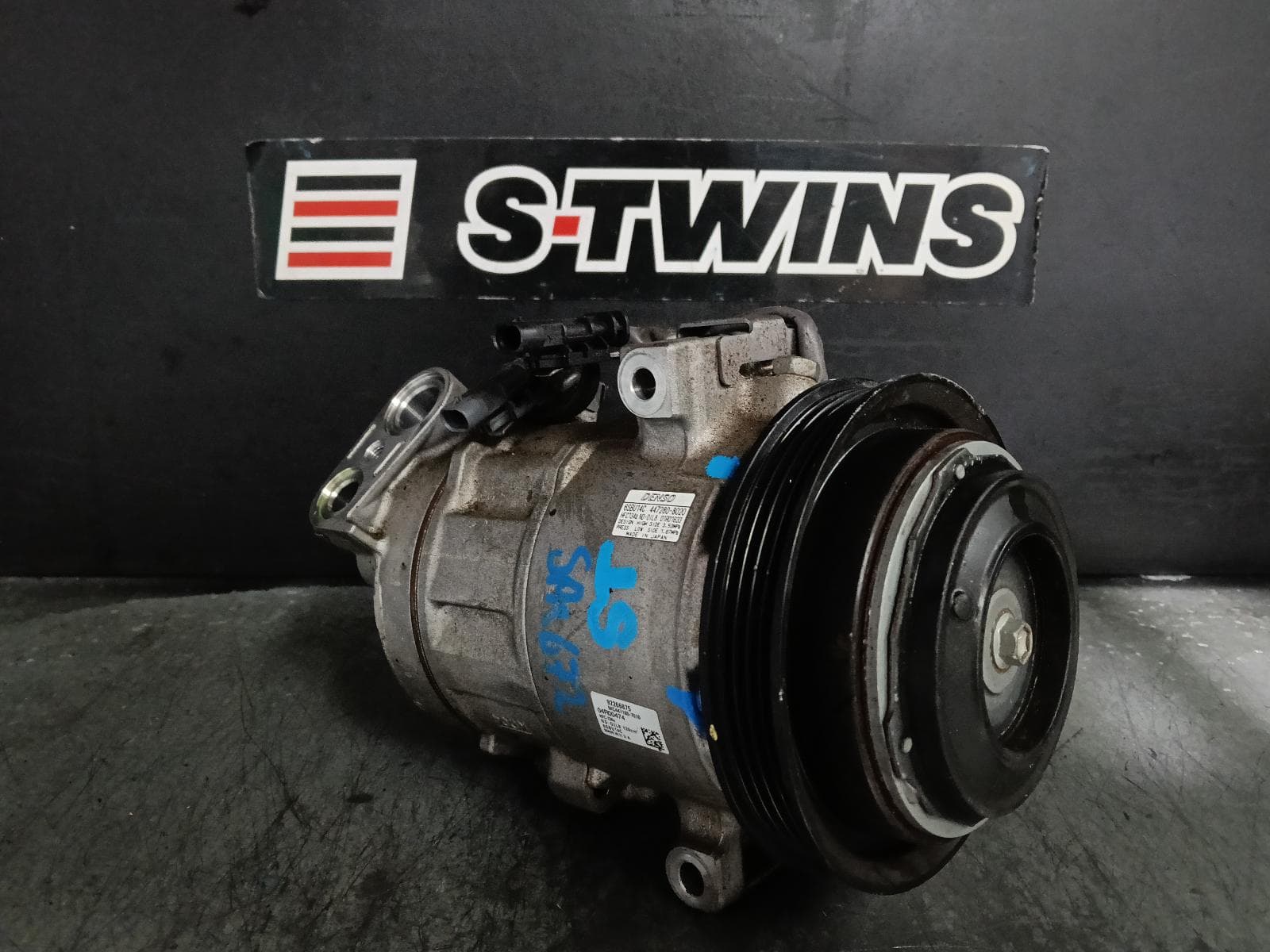 Used auto part listing image: 2014 HOLDEN STATESMAN/CAPRICE A C COMPRESSOR WN, 6.0, 05/13-08/15 0000406107