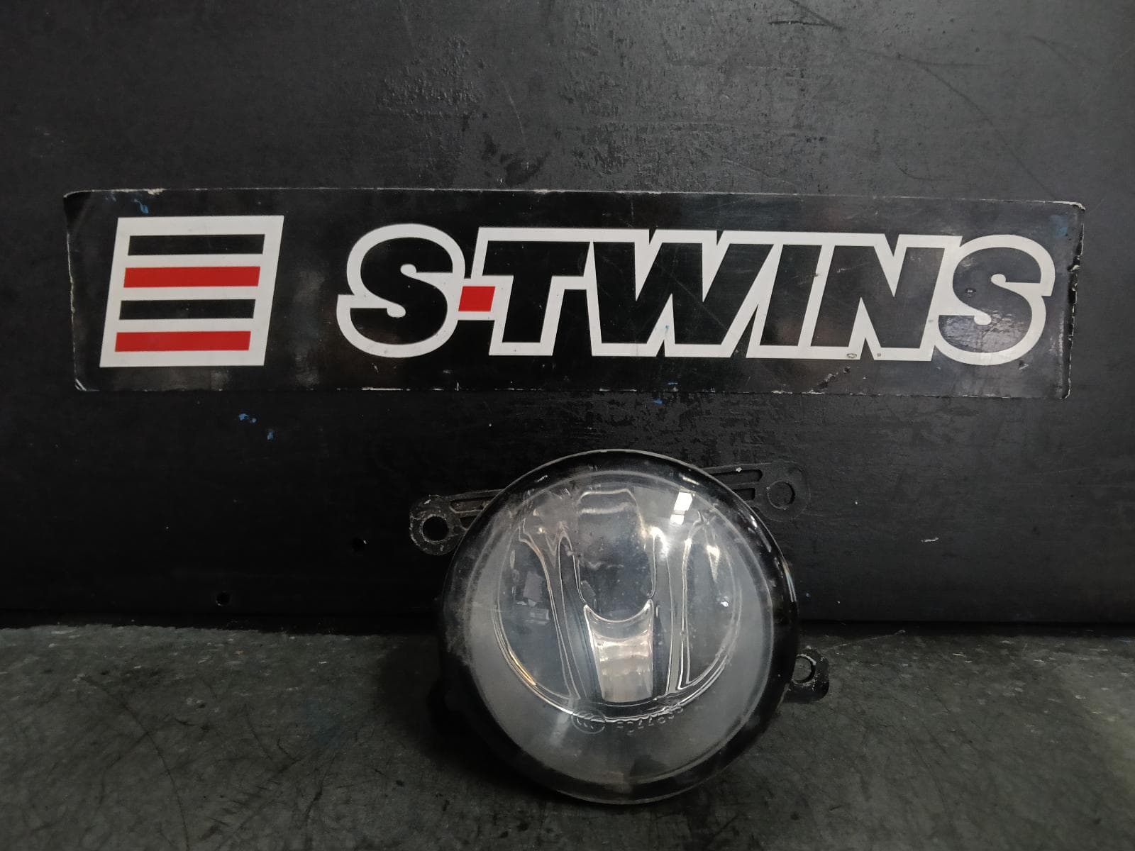 Used auto part listing image: 2014 HOLDEN STATESMAN/CAPRICE RIGHT INDICATOR FOG SIDE BUMPER FOGLAMP, WM-WN, STATESMAN/CAPRICE, 09/06-12/17 0000406119