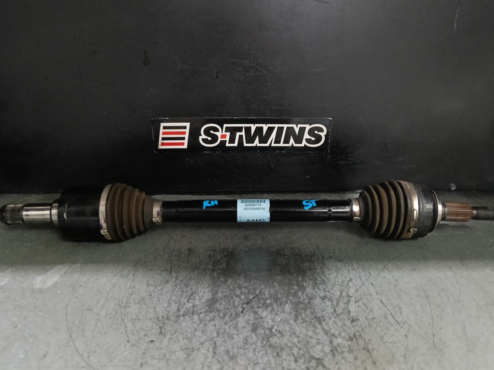 Used auto part listing image: 2014 HOLDEN STATESMAN/CAPRICE RIGHT DRIVESHAFT REAR, 6.0, WN, 05/13-12/17 0000406132
