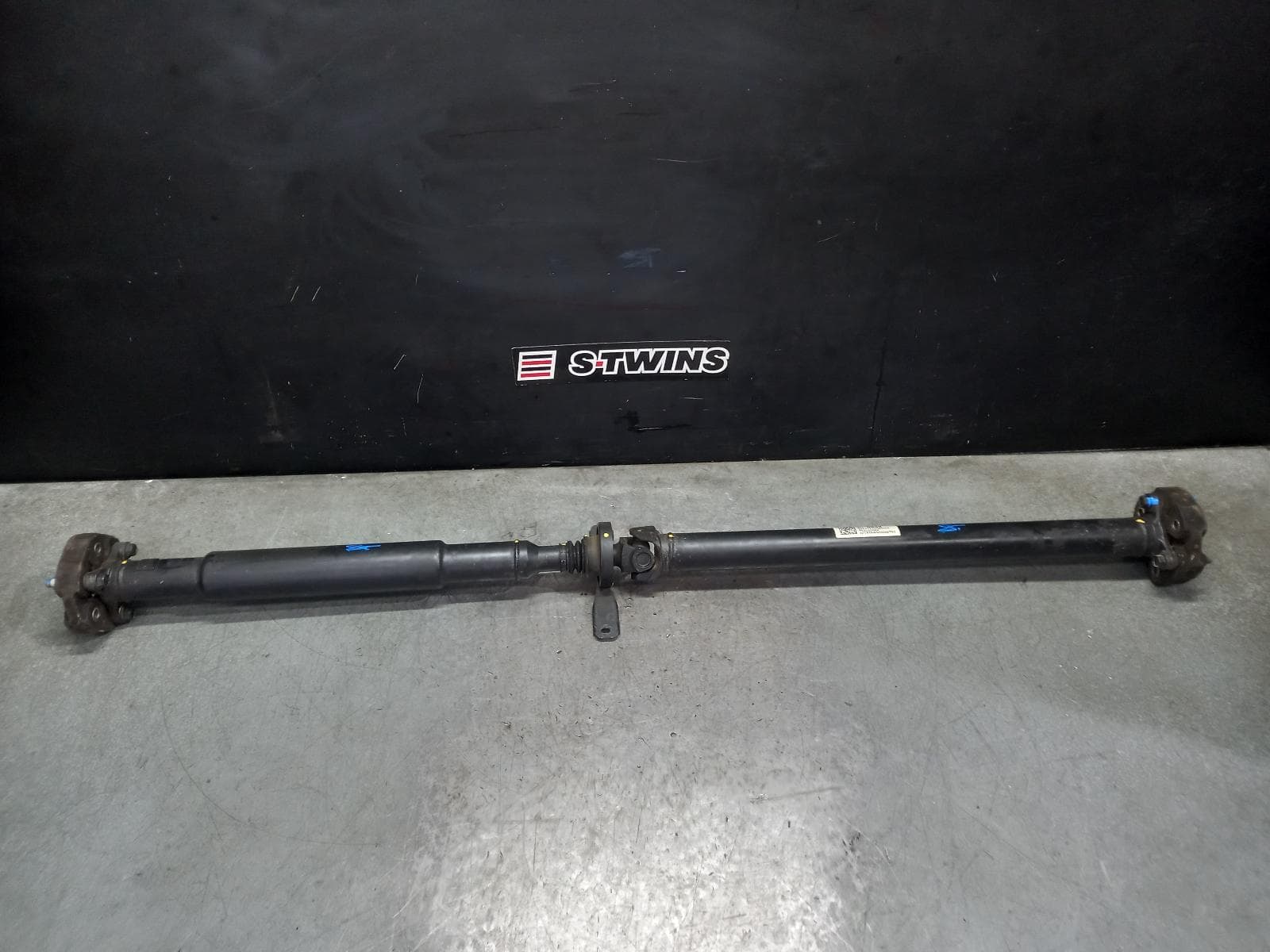 Used auto part listing image: 2014 HOLDEN STATESMAN/CAPRICE REAR PROP SHAFT WN, 6.0 ENG TYPE, 05/13-12/17 0000406134