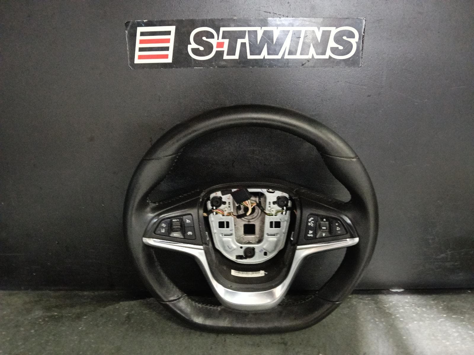 Used auto part listing image: 2014 HOLDEN STATESMAN/CAPRICE STEERING WHEEL LEATHER, WN, 05/13-12/17 0000406138