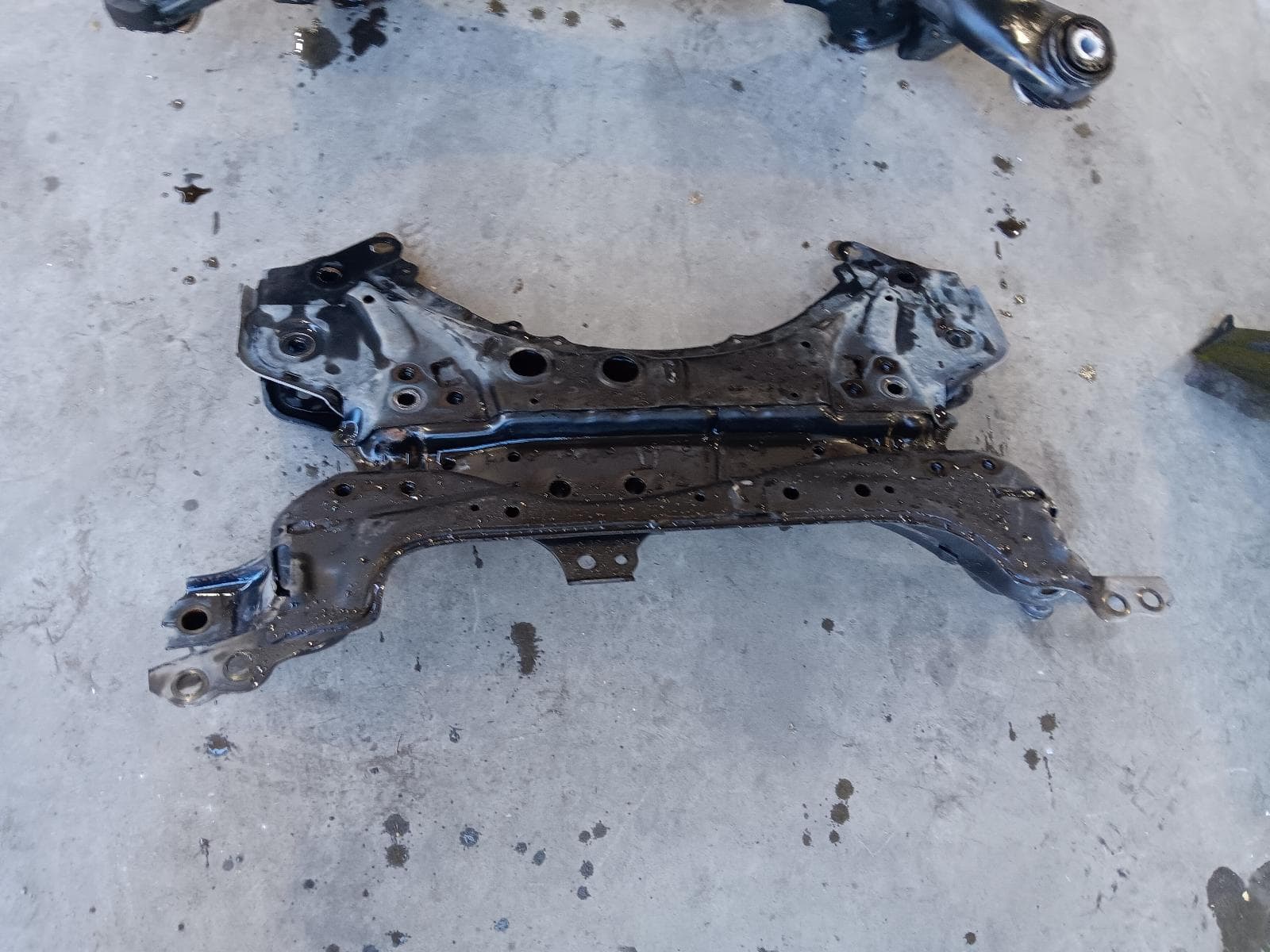 Used auto part listing image: 2015 LEXUS NX FRT XMEMBER CRADLE AGZ/AYZ 02/14-12/21 0000381019