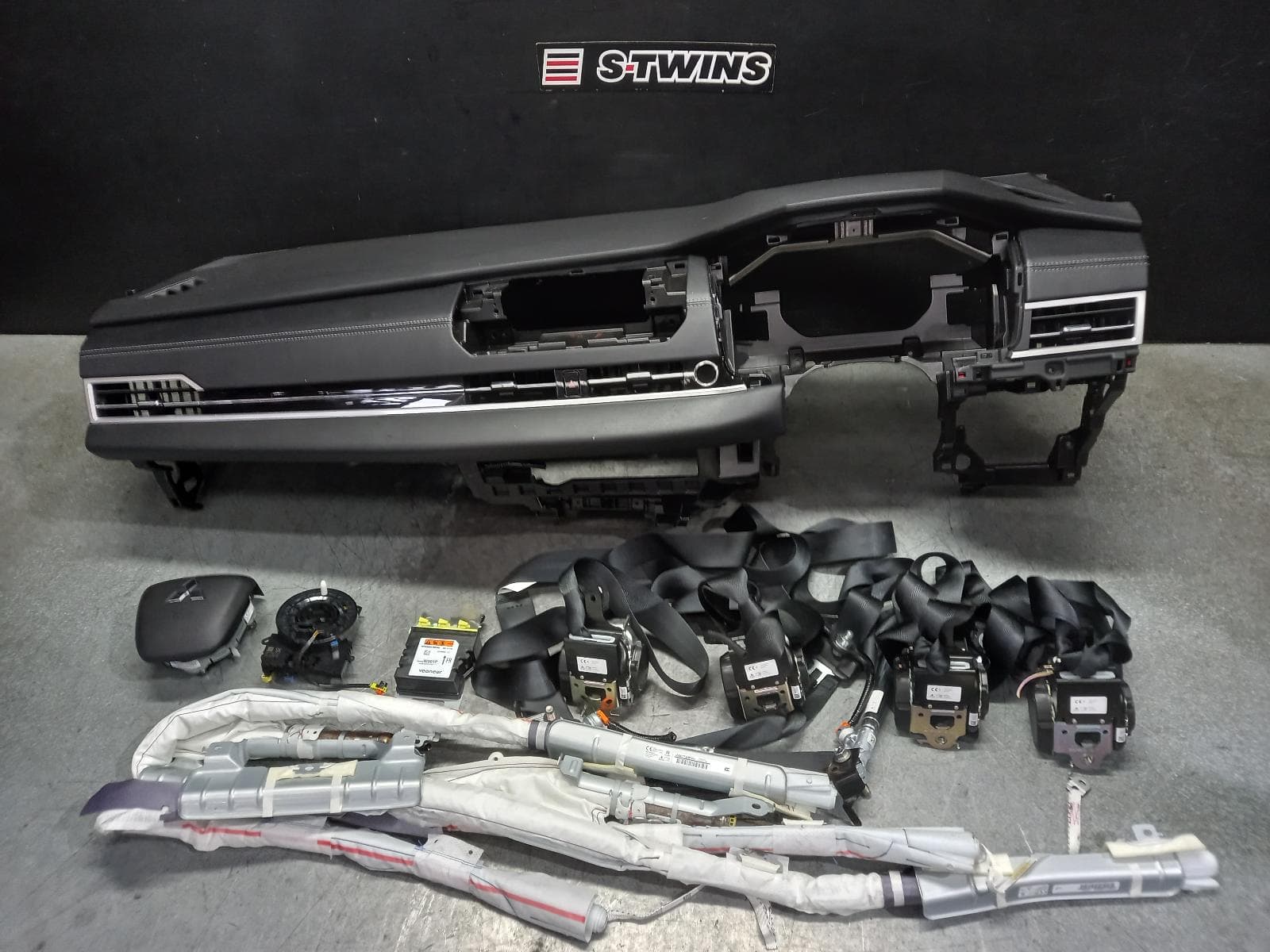 Used auto part listing image: 2022 MITSUBISHI OUTLANDER AIRBAG ASSEMBLY ZM, 08/21- 0000401619