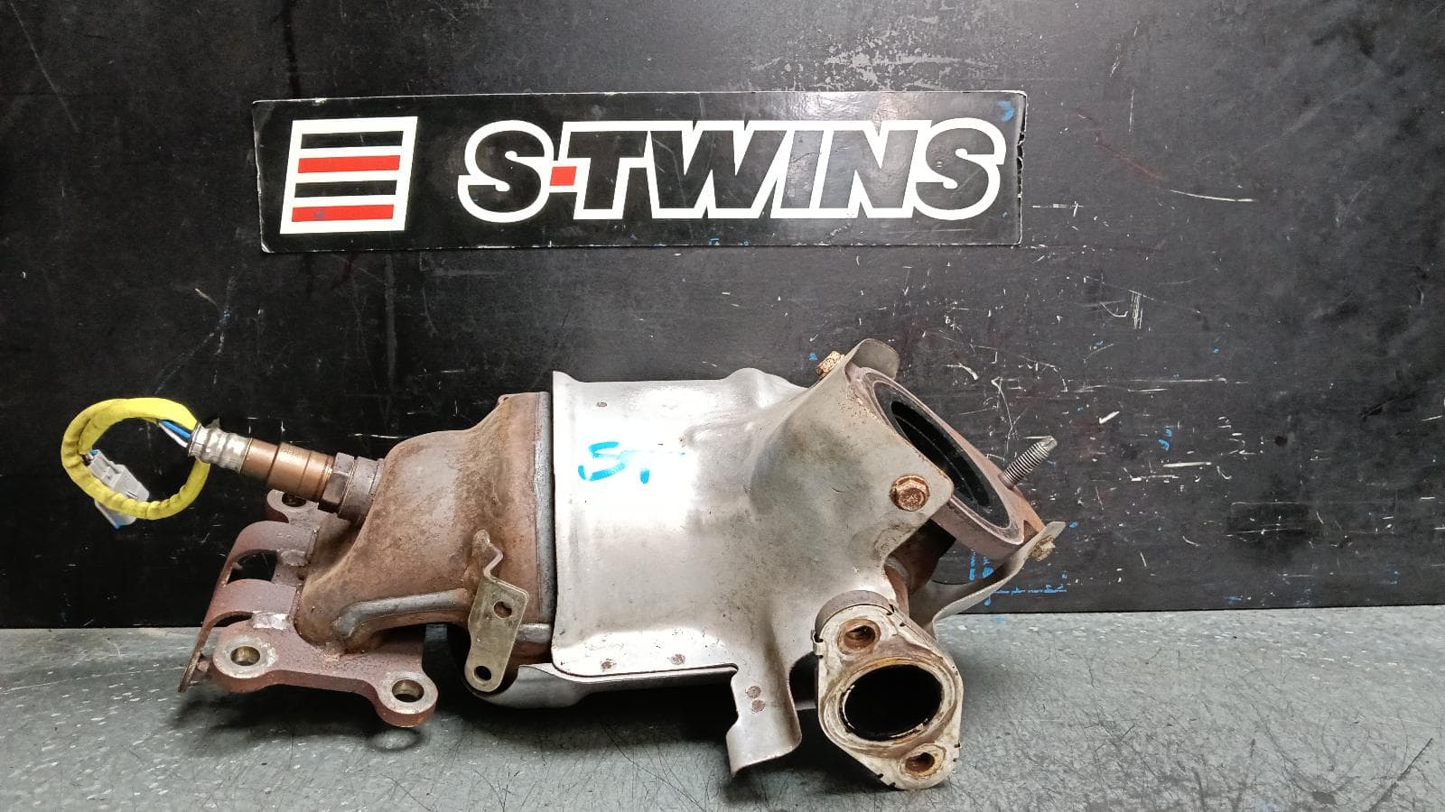 Used auto part listing image: 2022 MITSUBISHI OUTLANDER CATALYTIC CONVERTER MANIFOLD-CAT TYPE, 2.5, PETROL, PR25, ZM, 08/21- 0000402541
