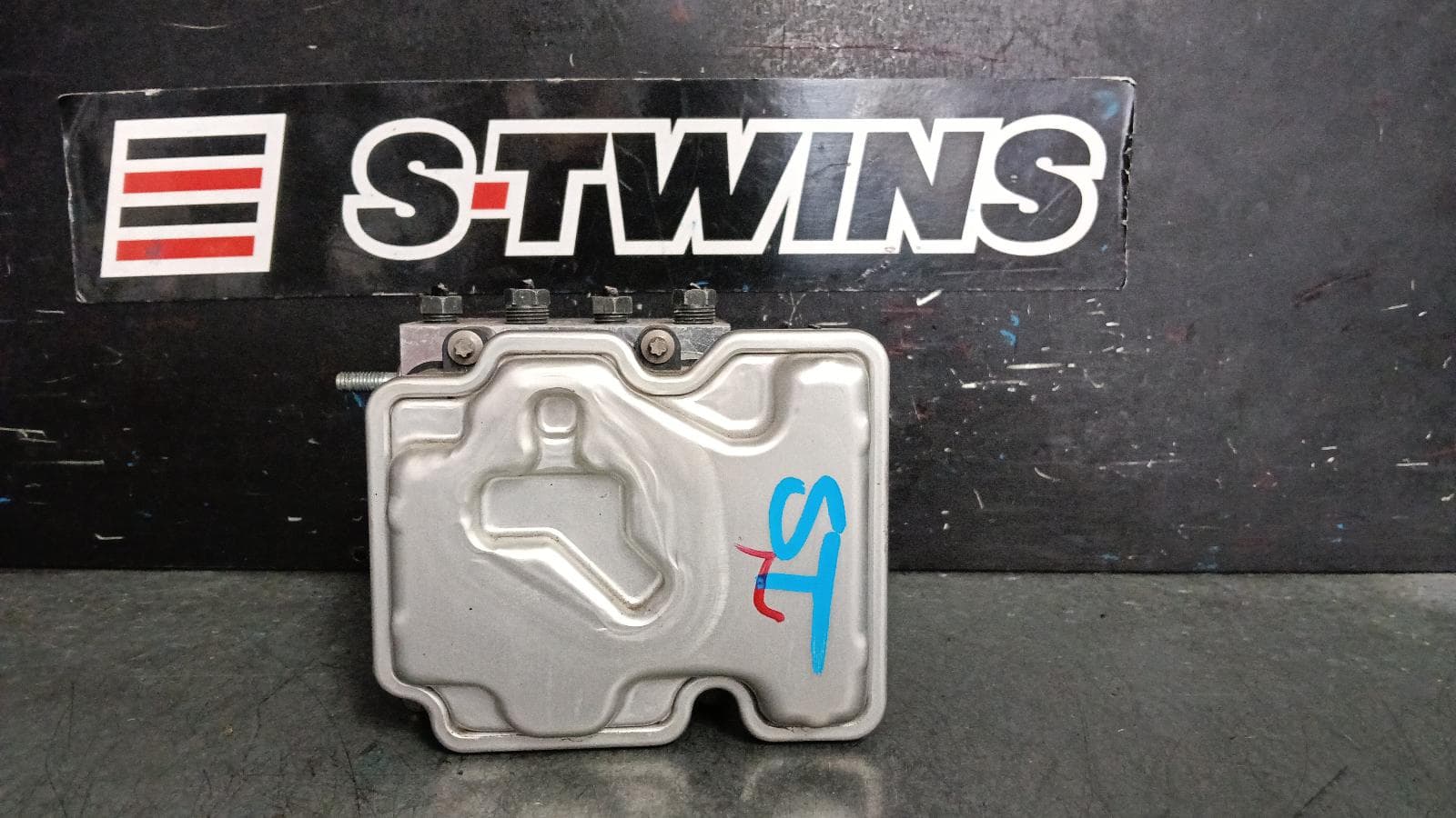 Used auto part listing image: 2022 MITSUBISHI OUTLANDER ABS PUMP MODULATOR ZM, P/N 4670B661, 08/21- 0000402467