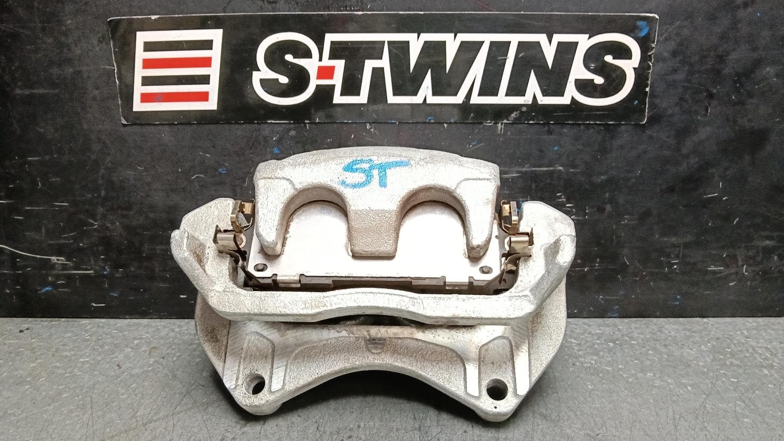 Used auto part listing image: 2022 MITSUBISHI OUTLANDER CALIPER LH FRONT, 4WD, ZM, 08/21- 0000402445