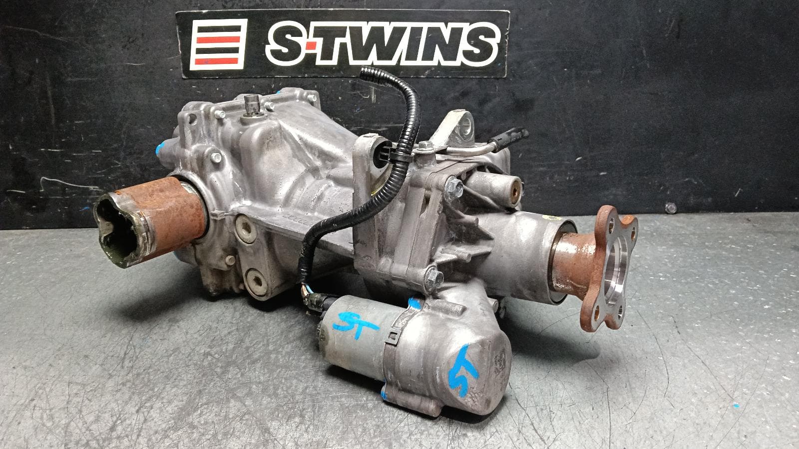 Used auto part listing image: 2022 MITSUBISHI OUTLANDER DIFFERENTIAL CENTRE REAR, ZM, 08/21- 0000401888