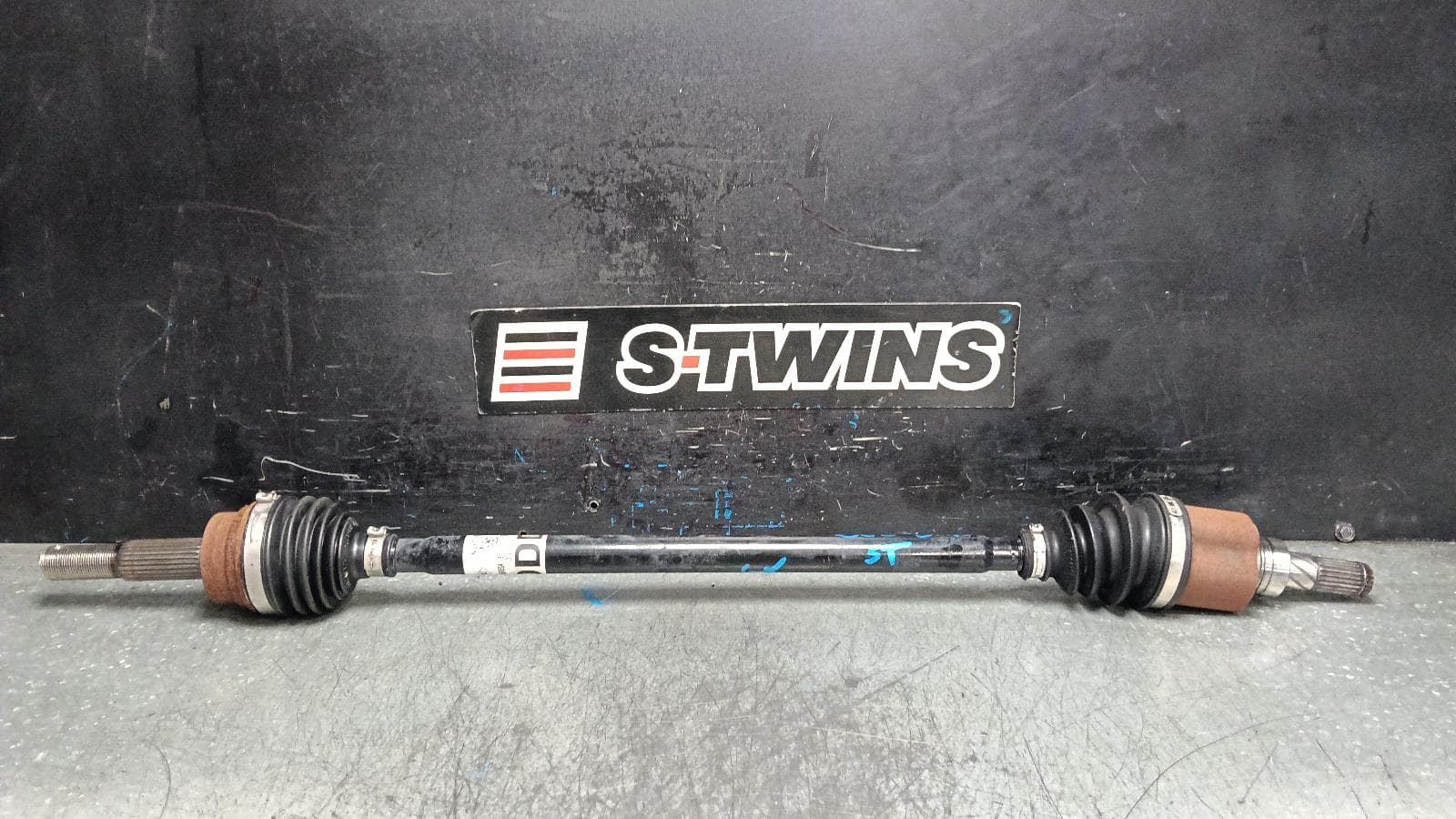 Used auto part listing image: 2022 MITSUBISHI OUTLANDER LEFT DRIVESHAFT REAR, AUTO T/M, PETROL, AWD, ZM, 08/21- 0000402450